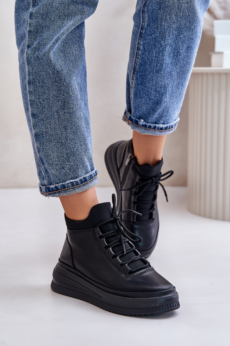 Lightweight leather sports shoes on platform Artiker black