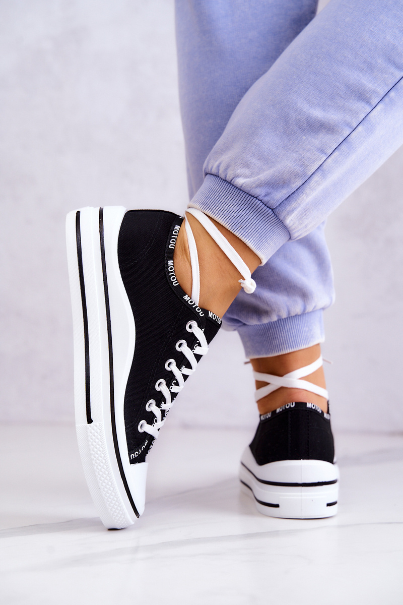 Adidasi dama Kesi Menifee