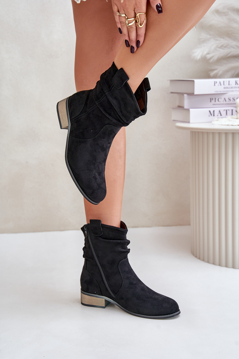 Insulated ankle boots with pleats on a low heel black Elletinnia