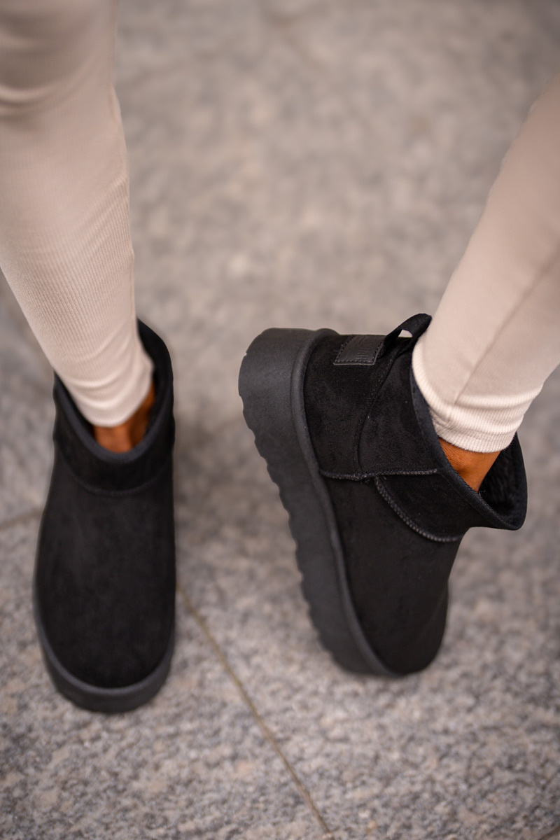 Low Snow Boots on the Big Star Platform Black