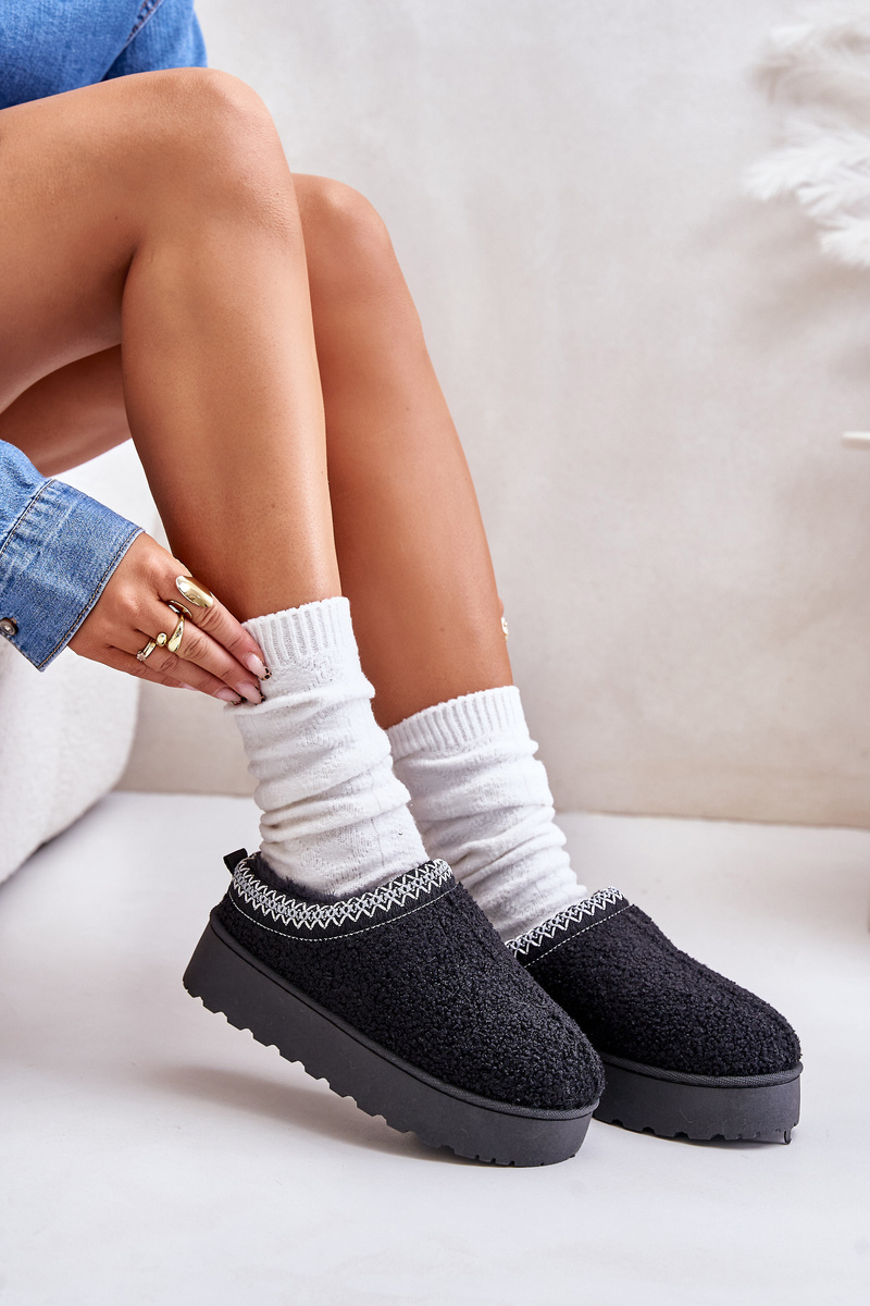 Women's snow boots on platform with embroidery black tirissa