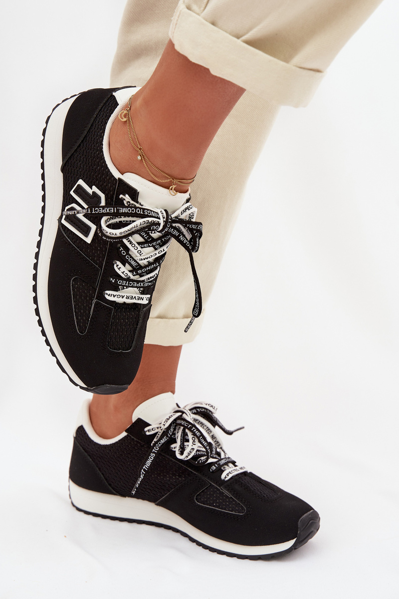 Дамски маратонки с декоративни връзки