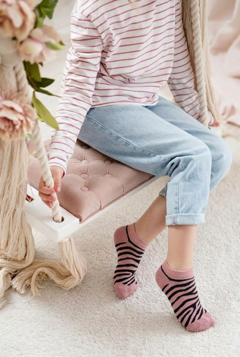 Детски чорапи до глезена Милена, цвят Зебра Розово