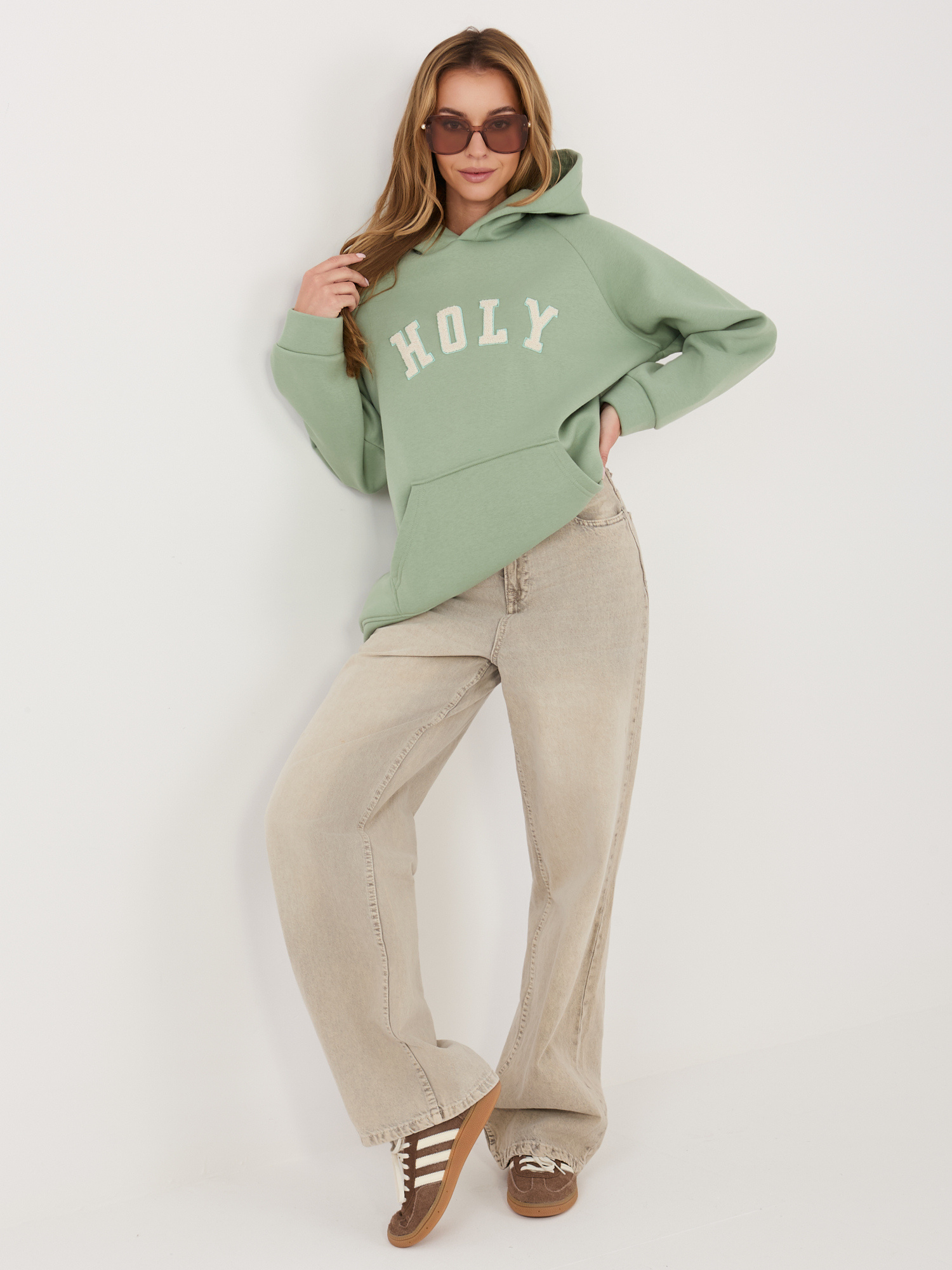 Суичър с качулка с цвят на шамфъстък