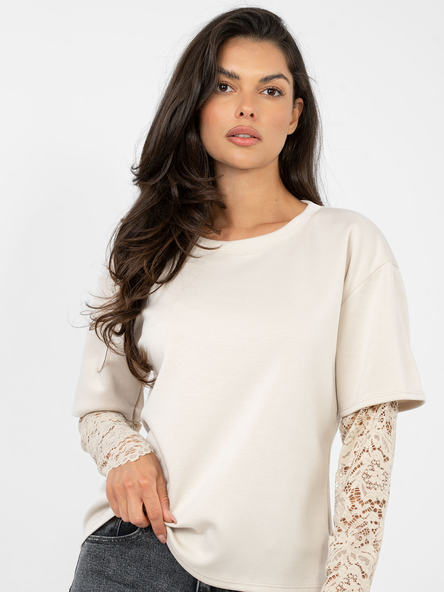 Béžová halenka s krajkou