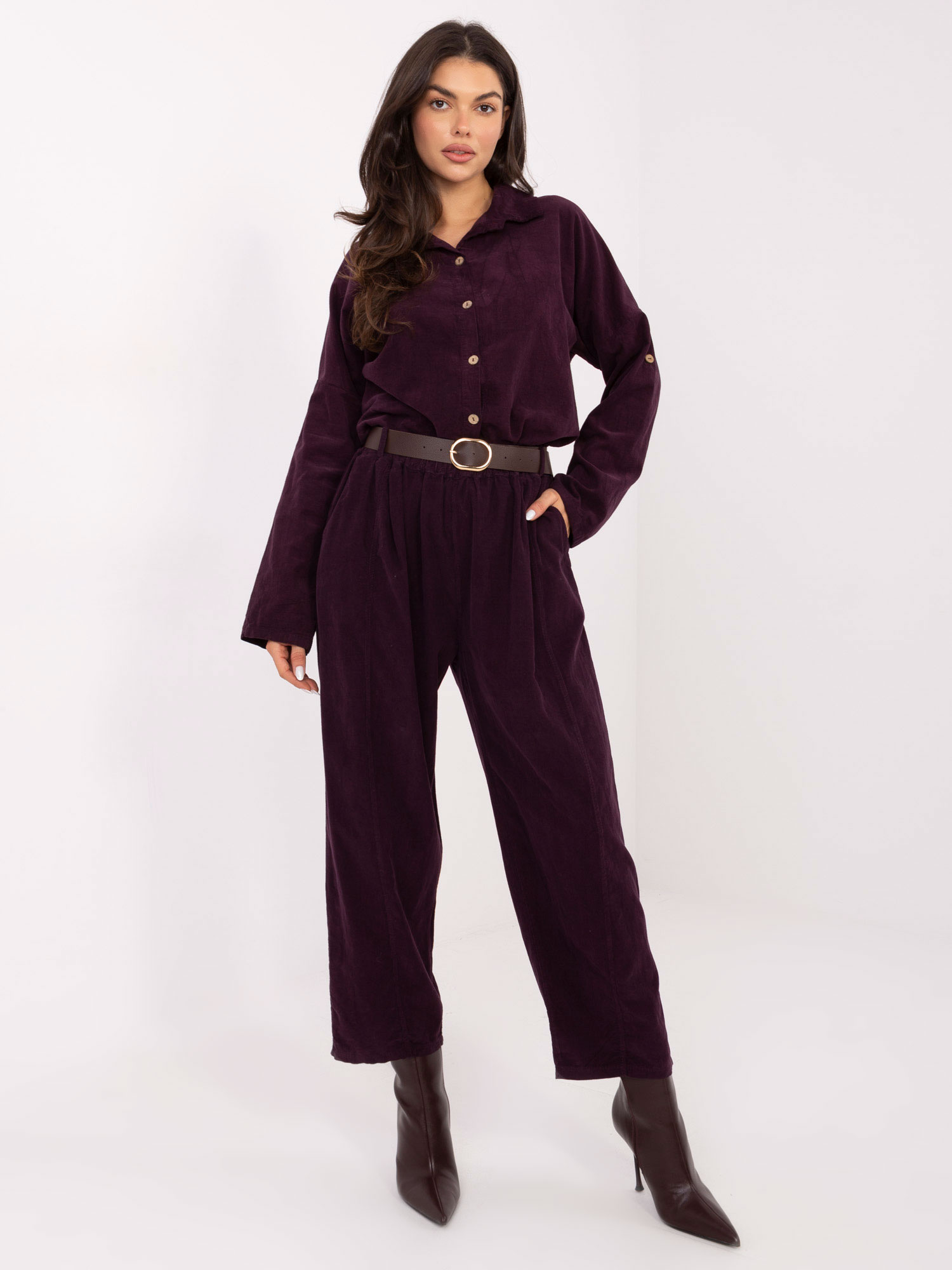 Tmavě fialové kalhoty s páskem