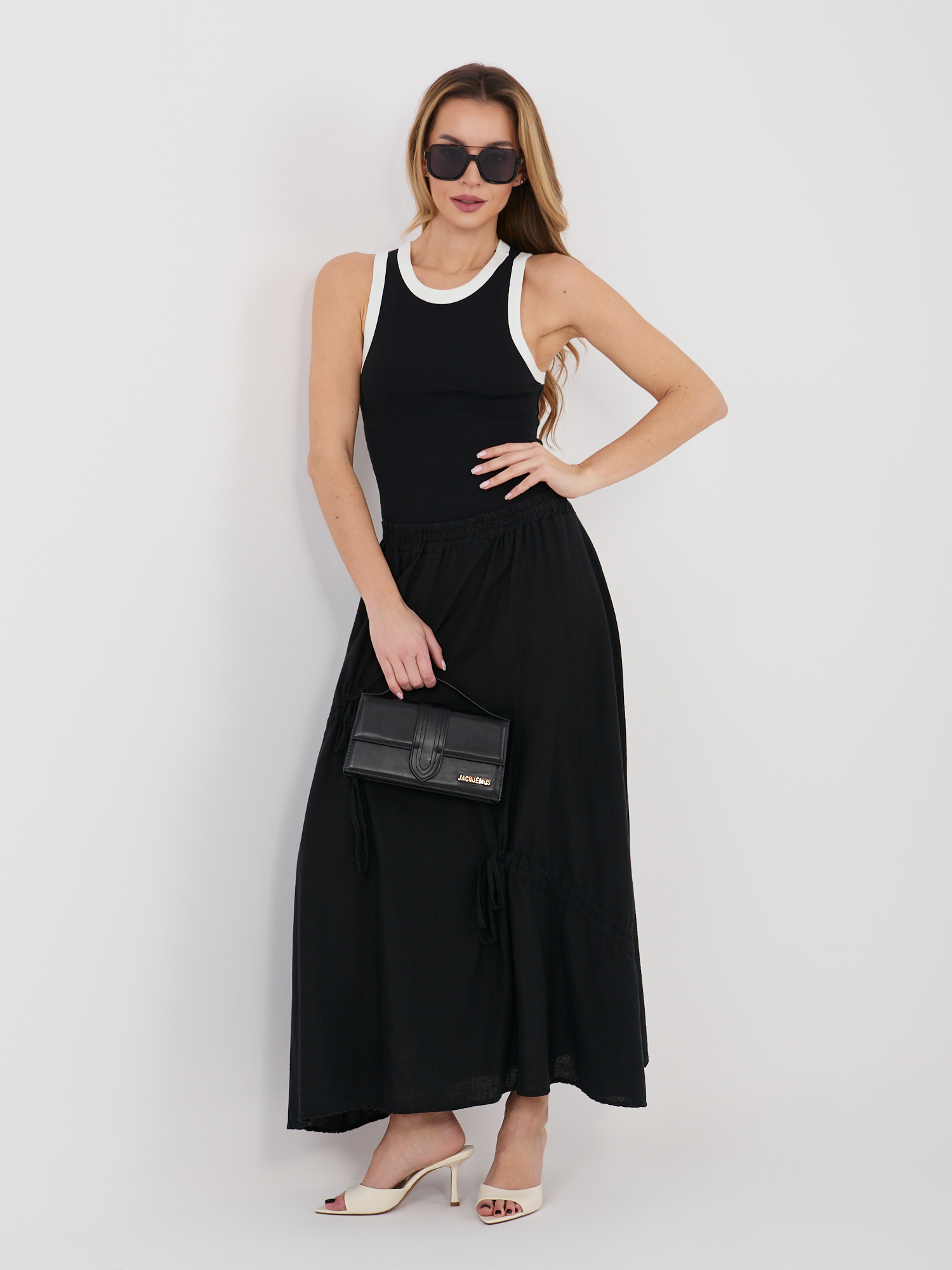 Черна разкроена пола с връзки