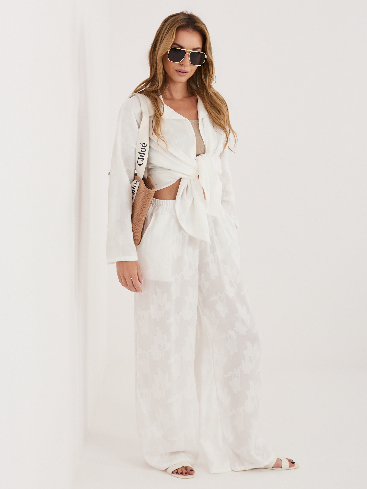 Бял летен тоалет