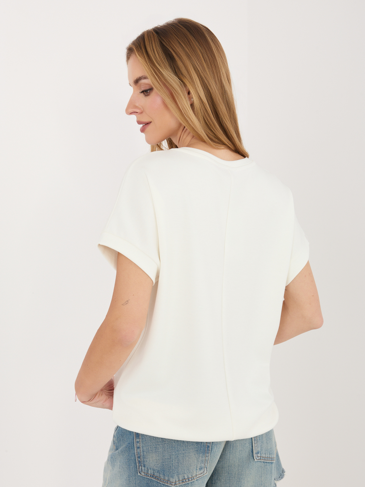 Оувърсайз блуза в екрю с контрастен надпис