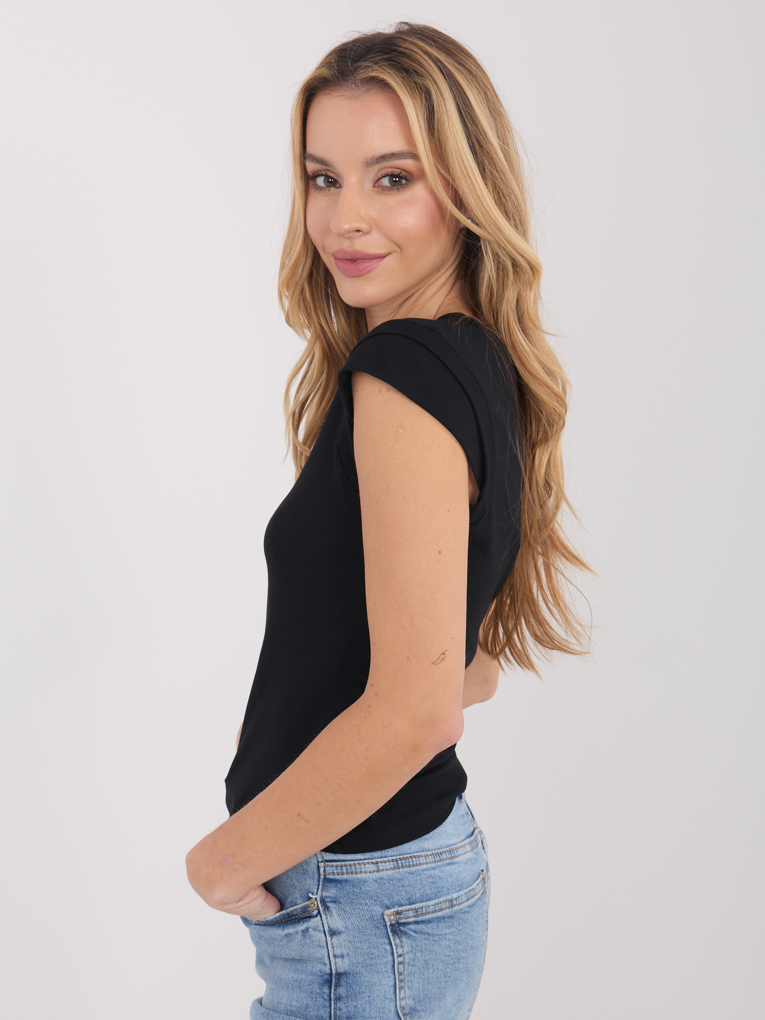 Černé triko s krátkým rukávem