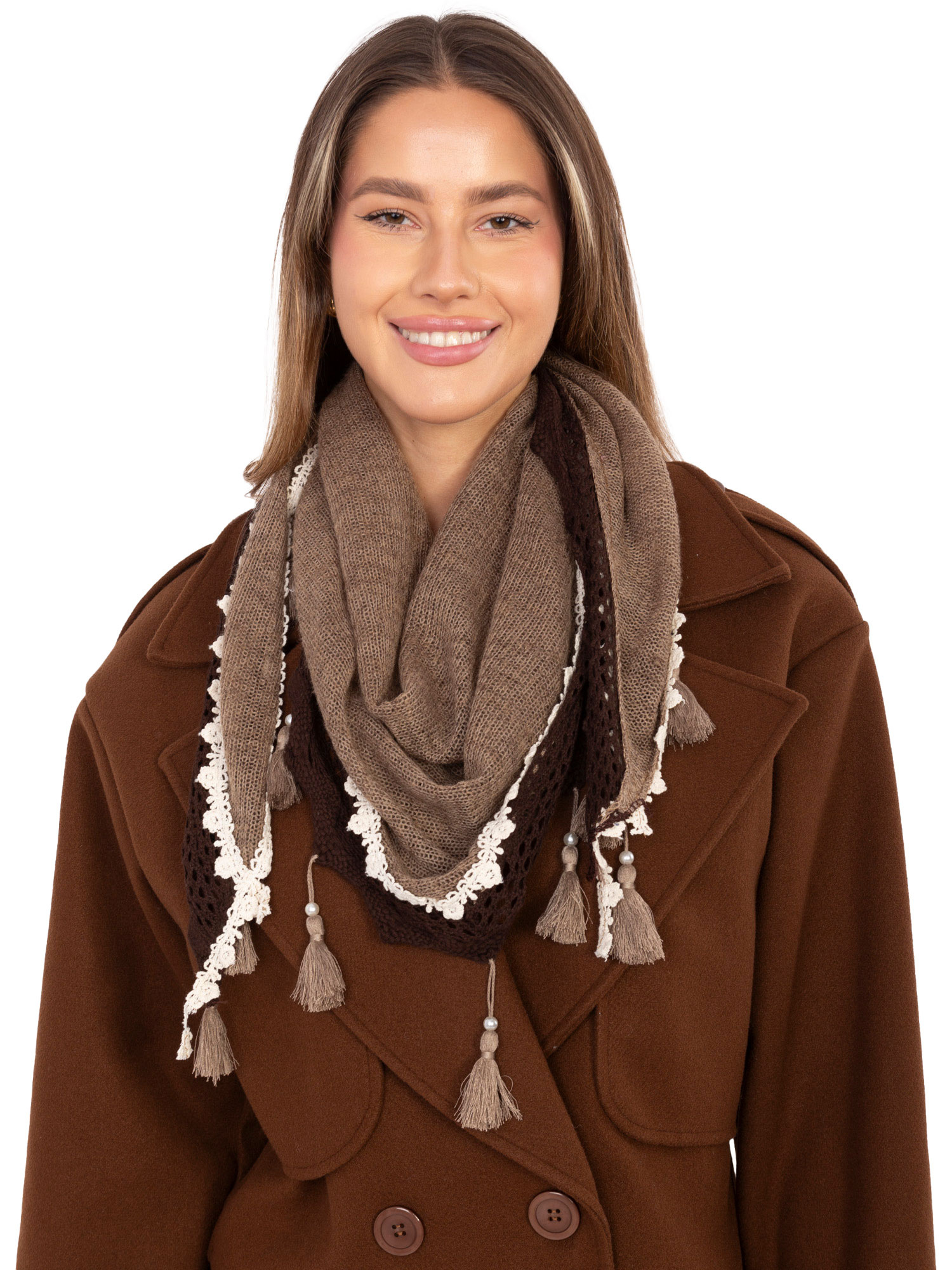 Hnedý šál s ozdobnými strapcami
