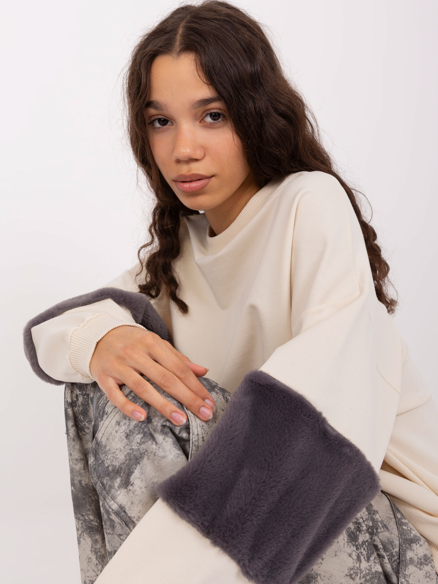 Sweatshirt-FA-BL-8903.26-light beige