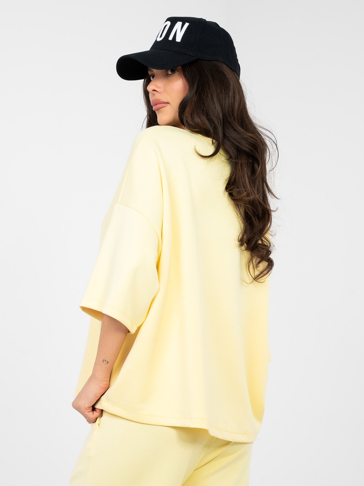 Пастелно жълта блуза от мек материал