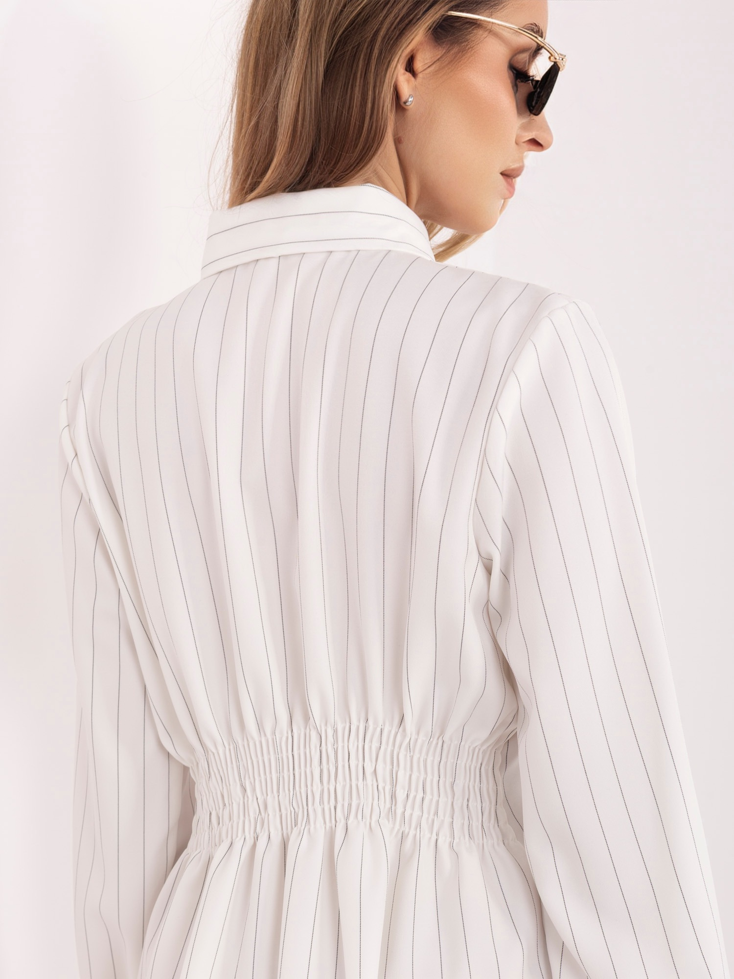 Ecru rozepínací šaty s límcem