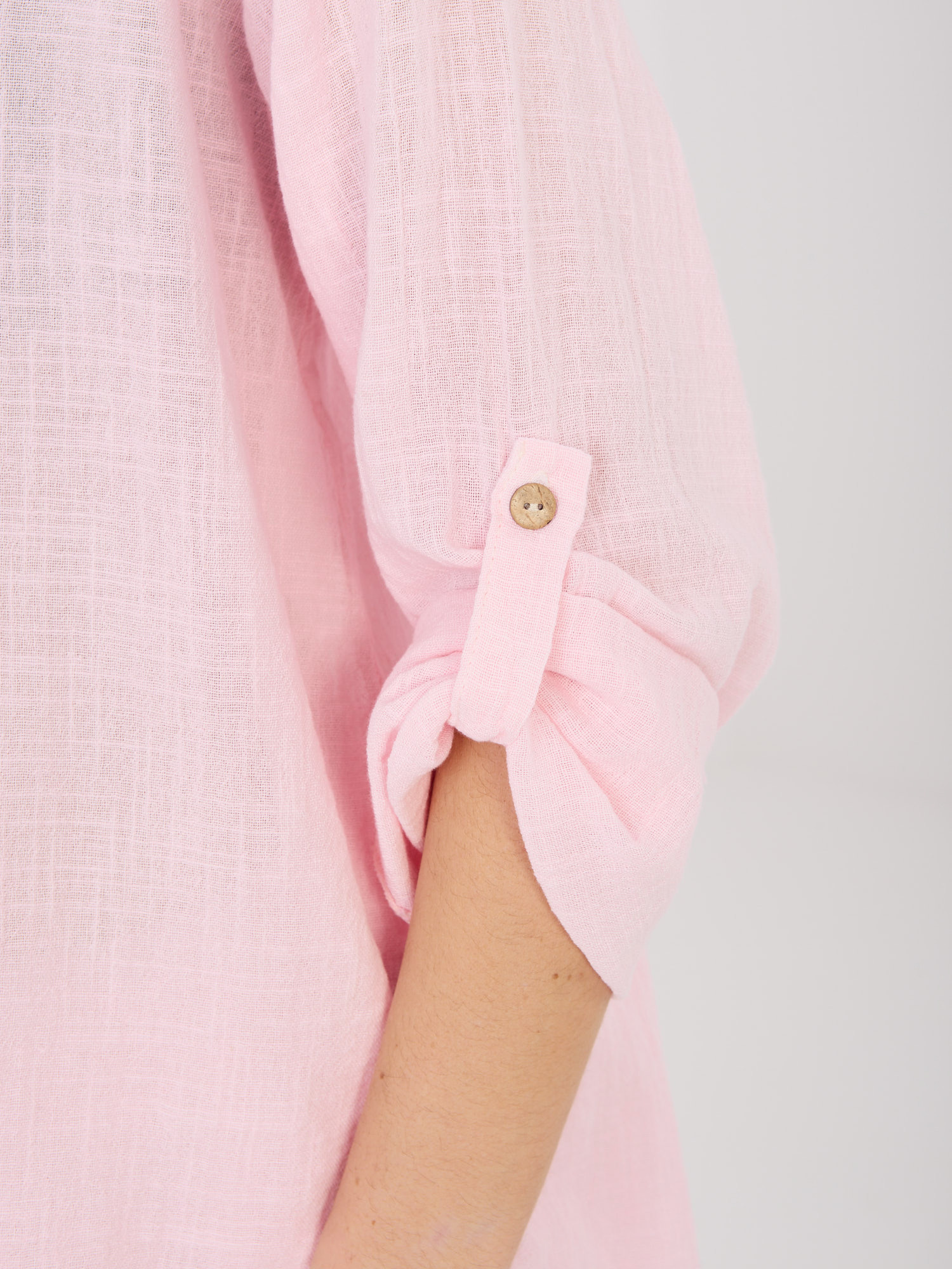Светлорозова блуза с декоративно копче