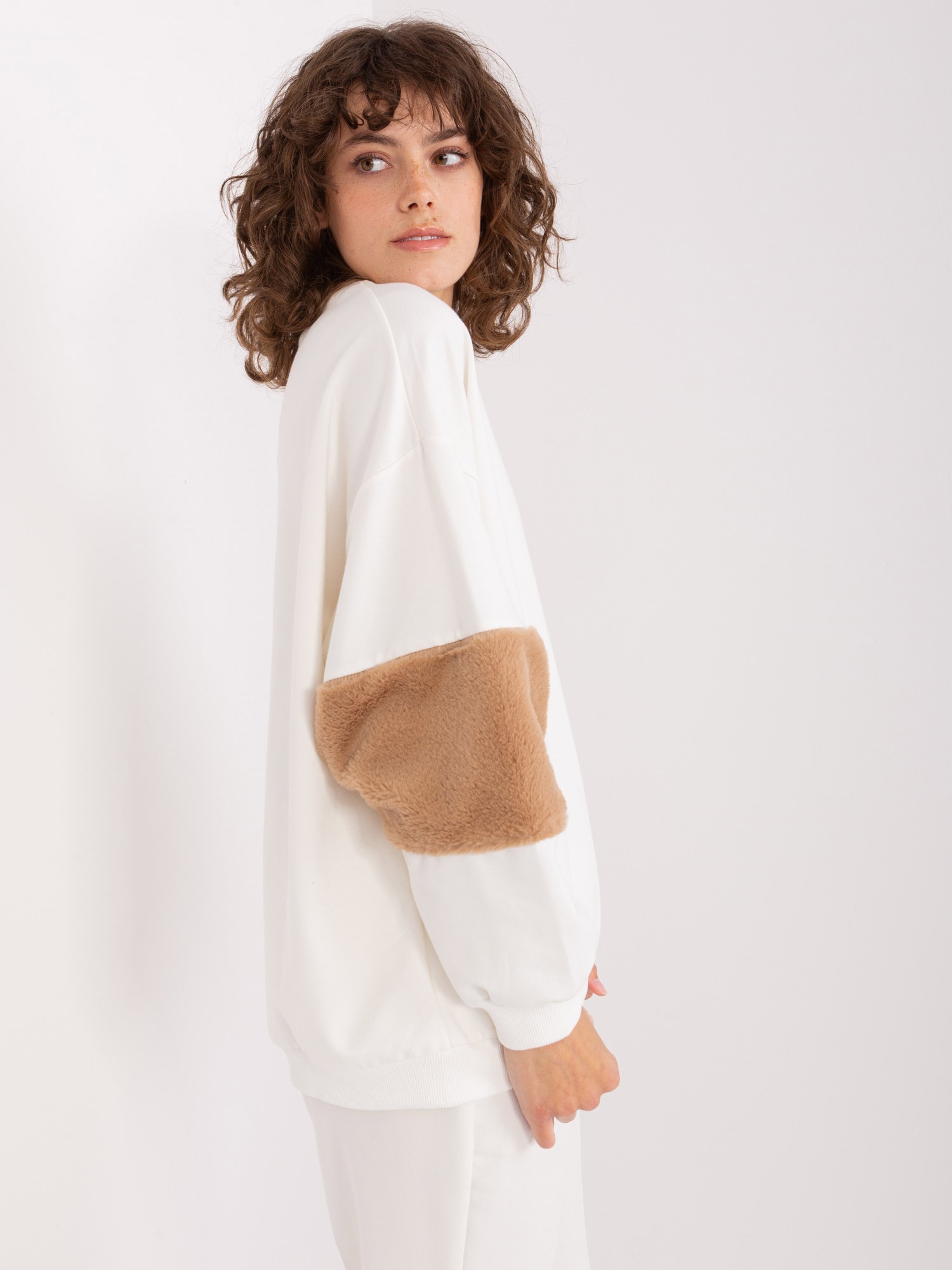 Sweatshirt-FA-BL-8903.26-ecru