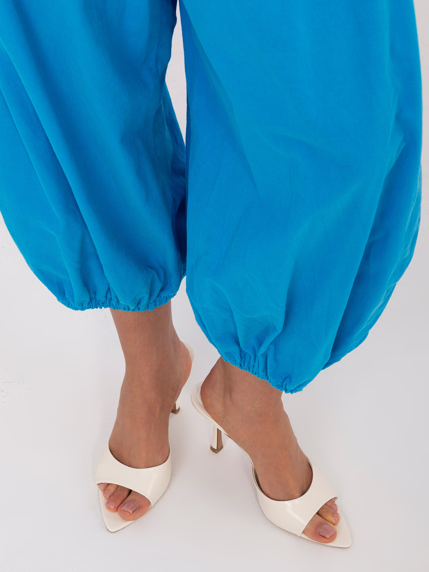 Сини кадифени панталони