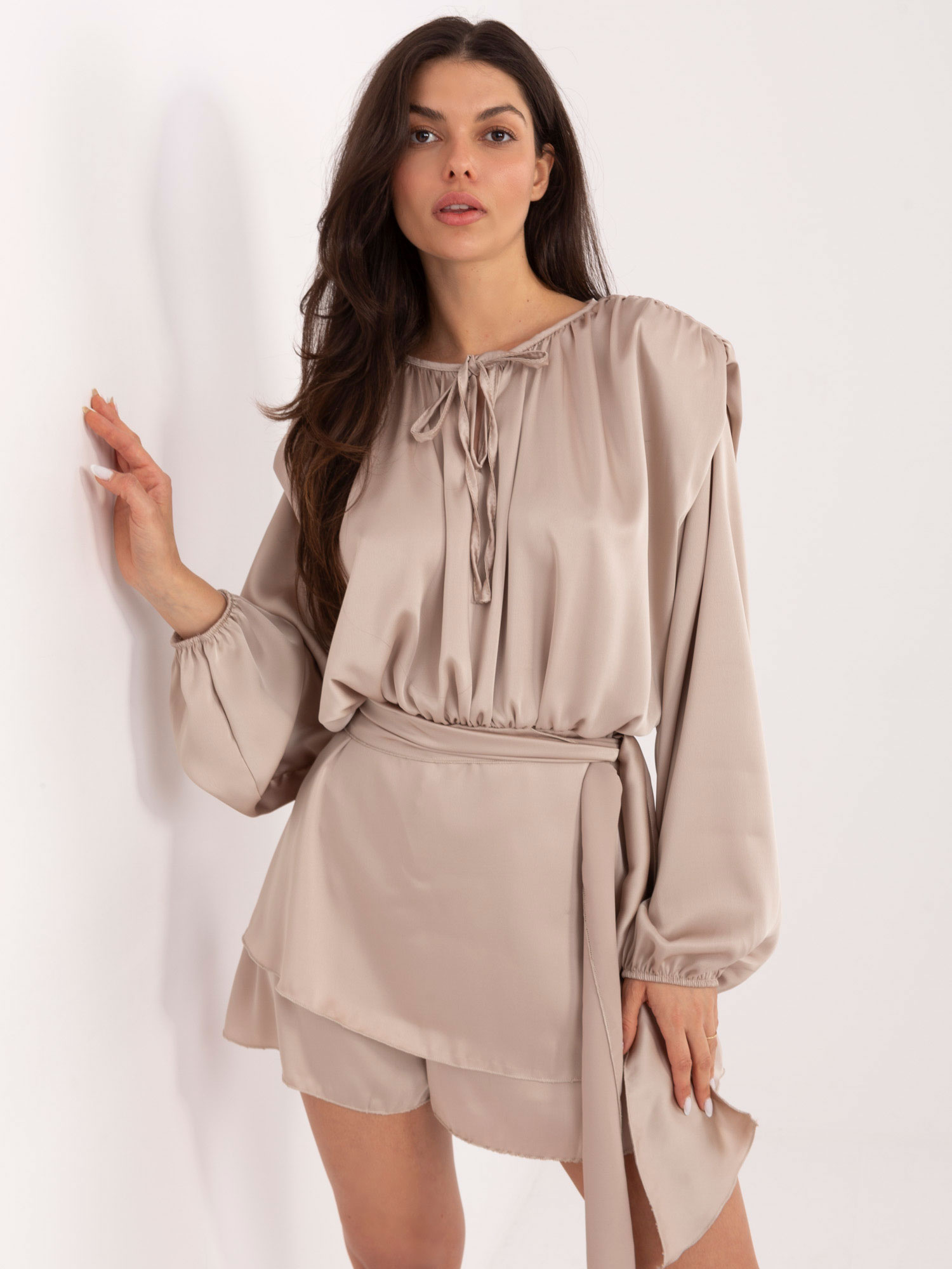 Béžový saténový komplet