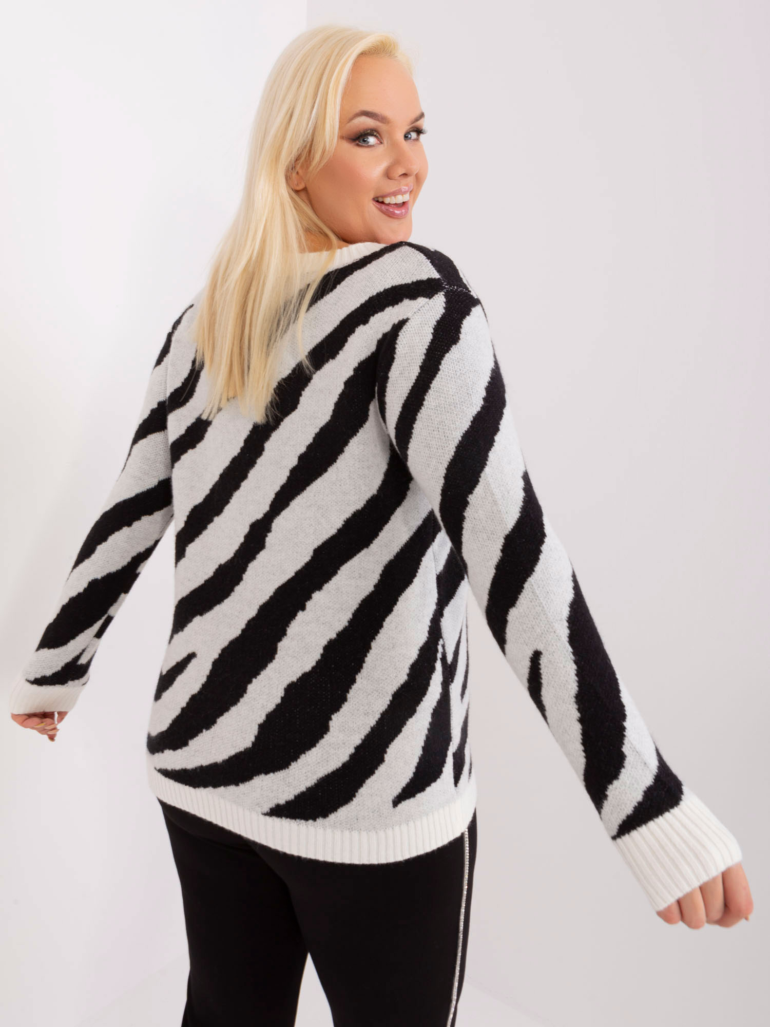 Sweater-PM-SW-PM785.23X-white-black