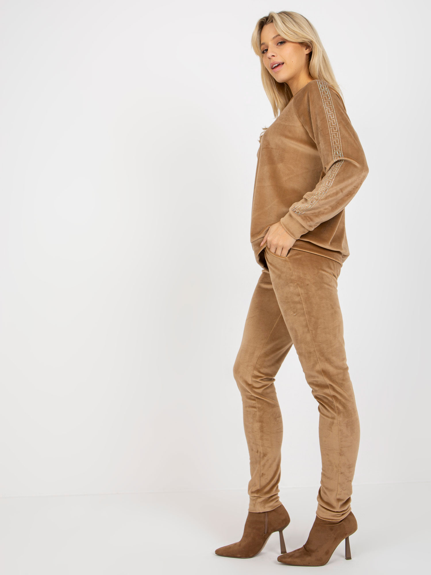 RV-KMPL-8436.40-camel set