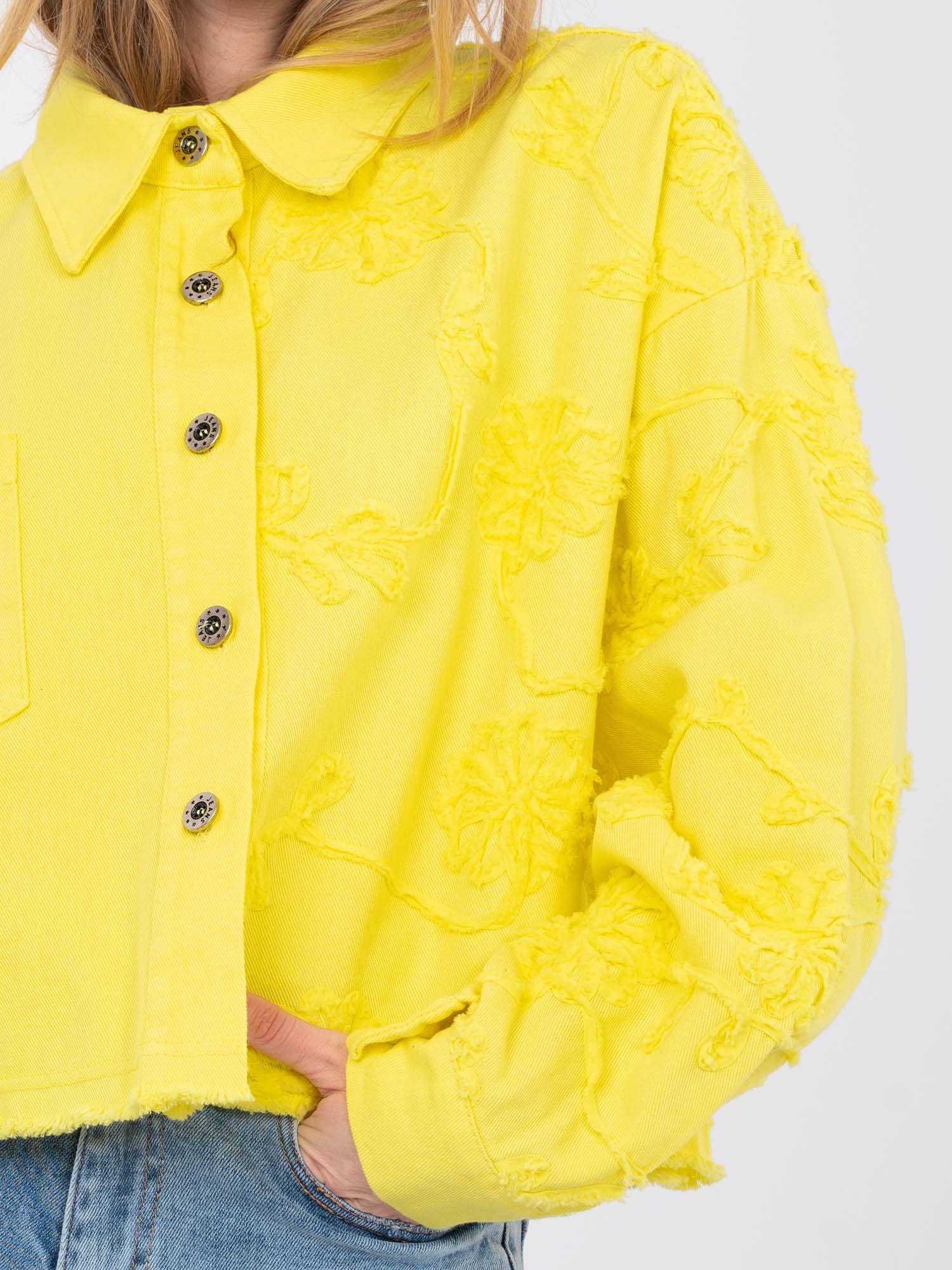 Žlutá džínová bunda