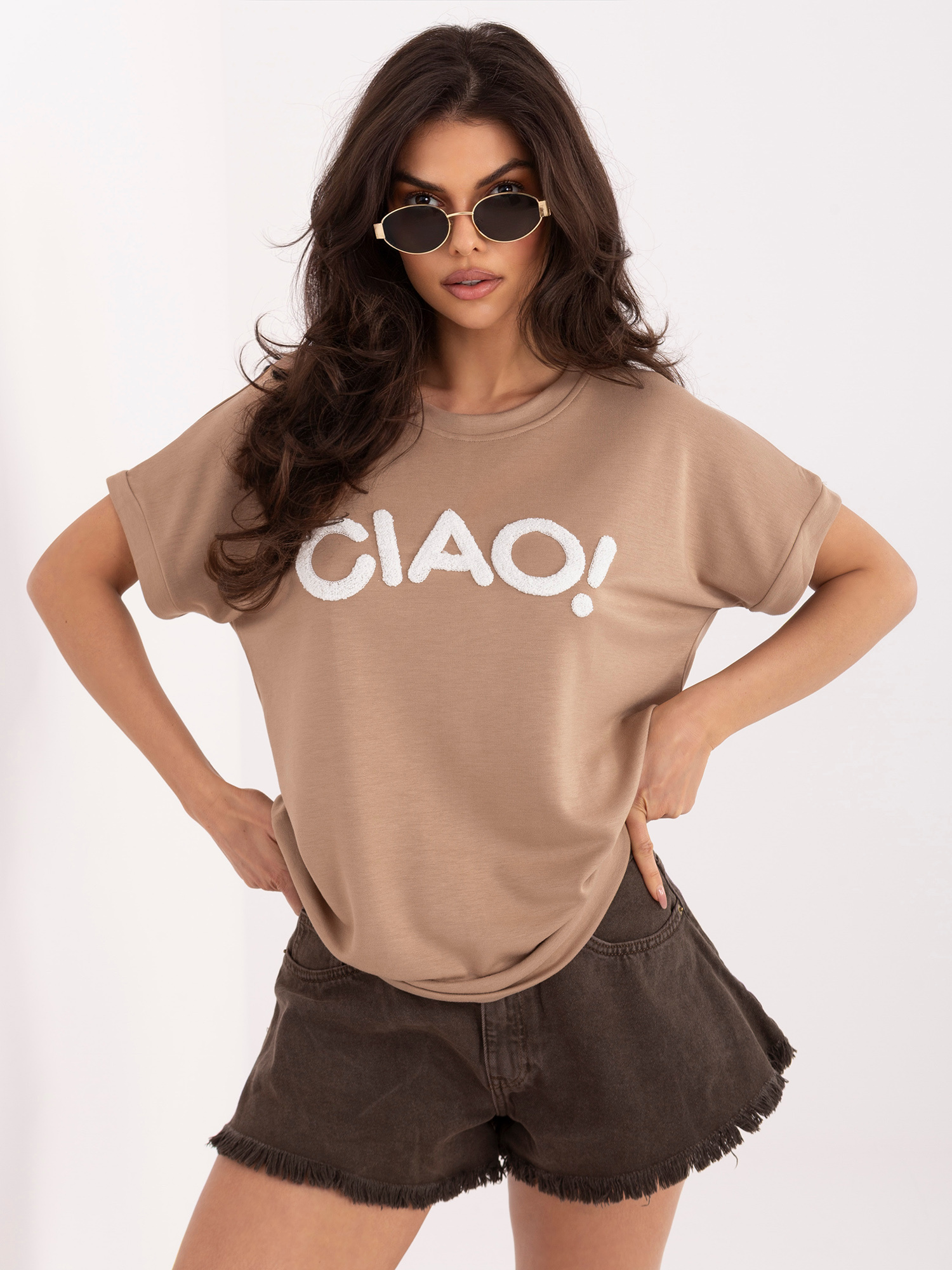 Тъмнобежова блуза с надпис