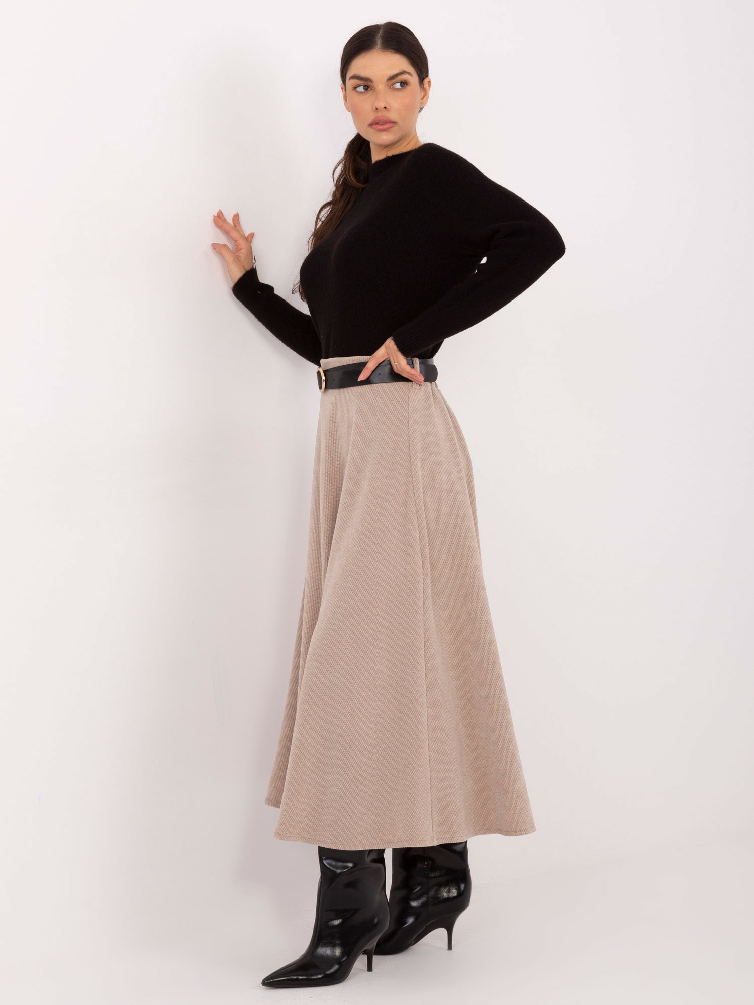 Áčková sukně ve světle béžové barvě