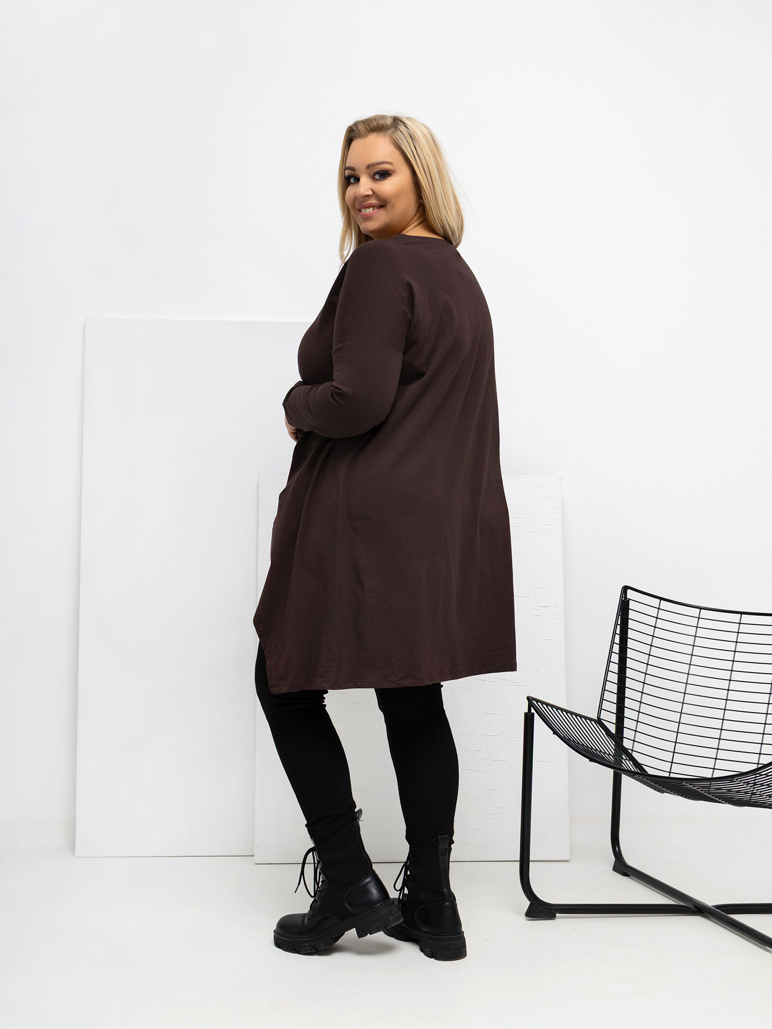 Tmavě hnědá plus size halenka