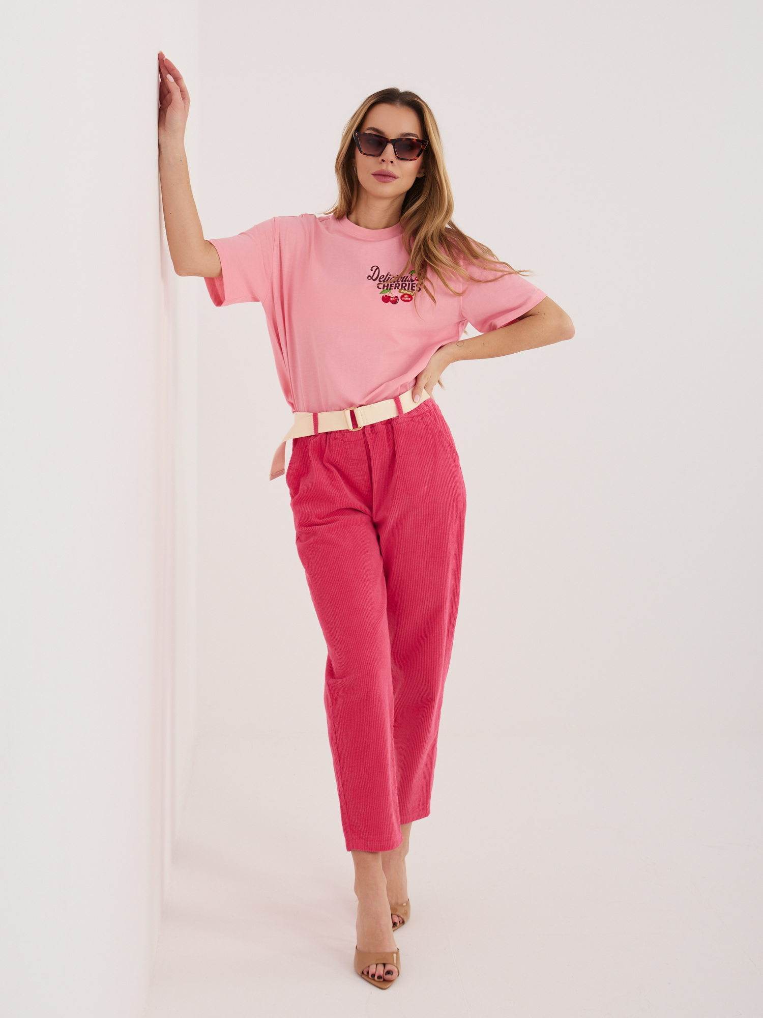 Панталон с тесни крачоли в цвят фуксия