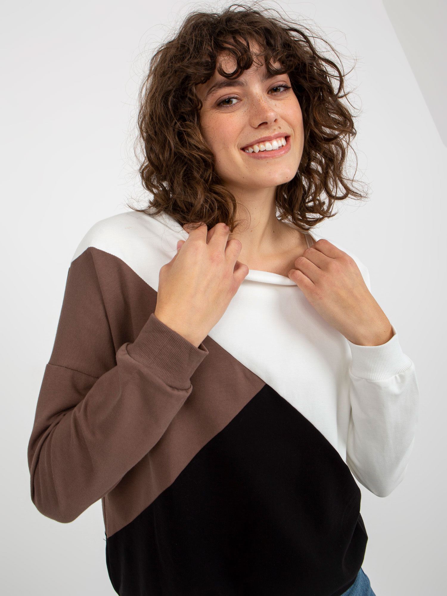 Sweatshirt-RV-BL-8463.41P-white-black