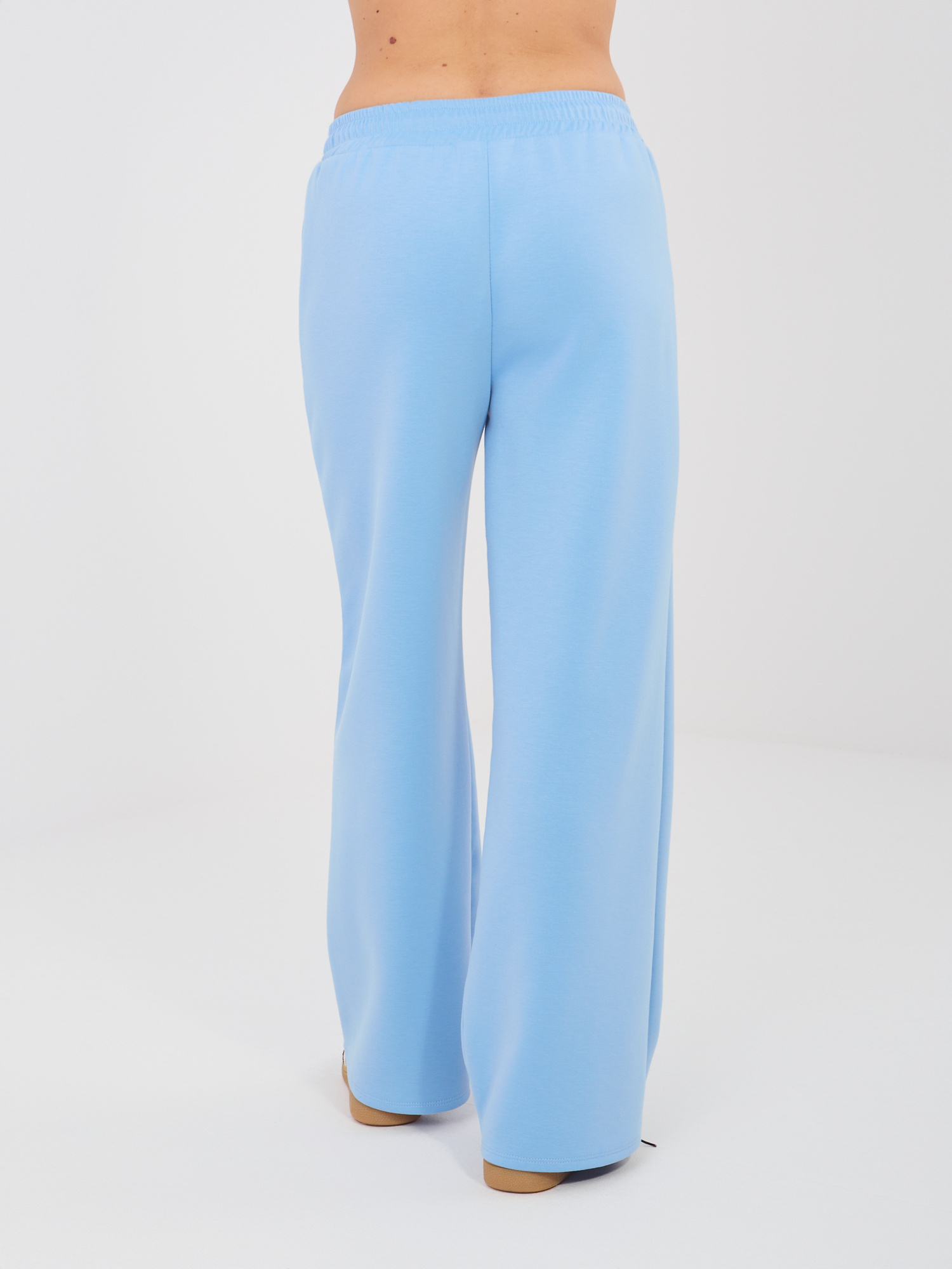 Светлосини спортни панталони