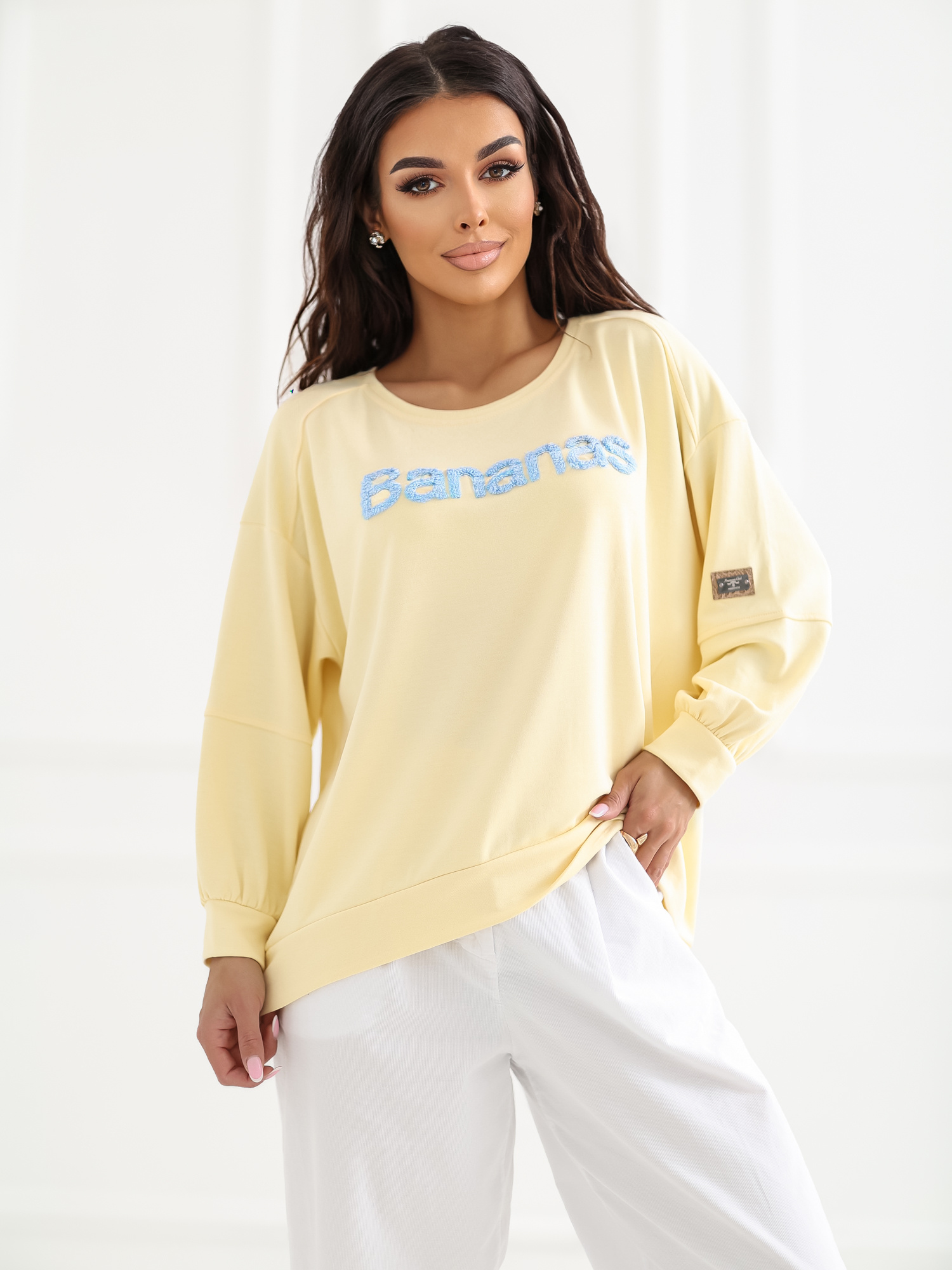 Жълт дамски суитшърт, изработен от мек материал