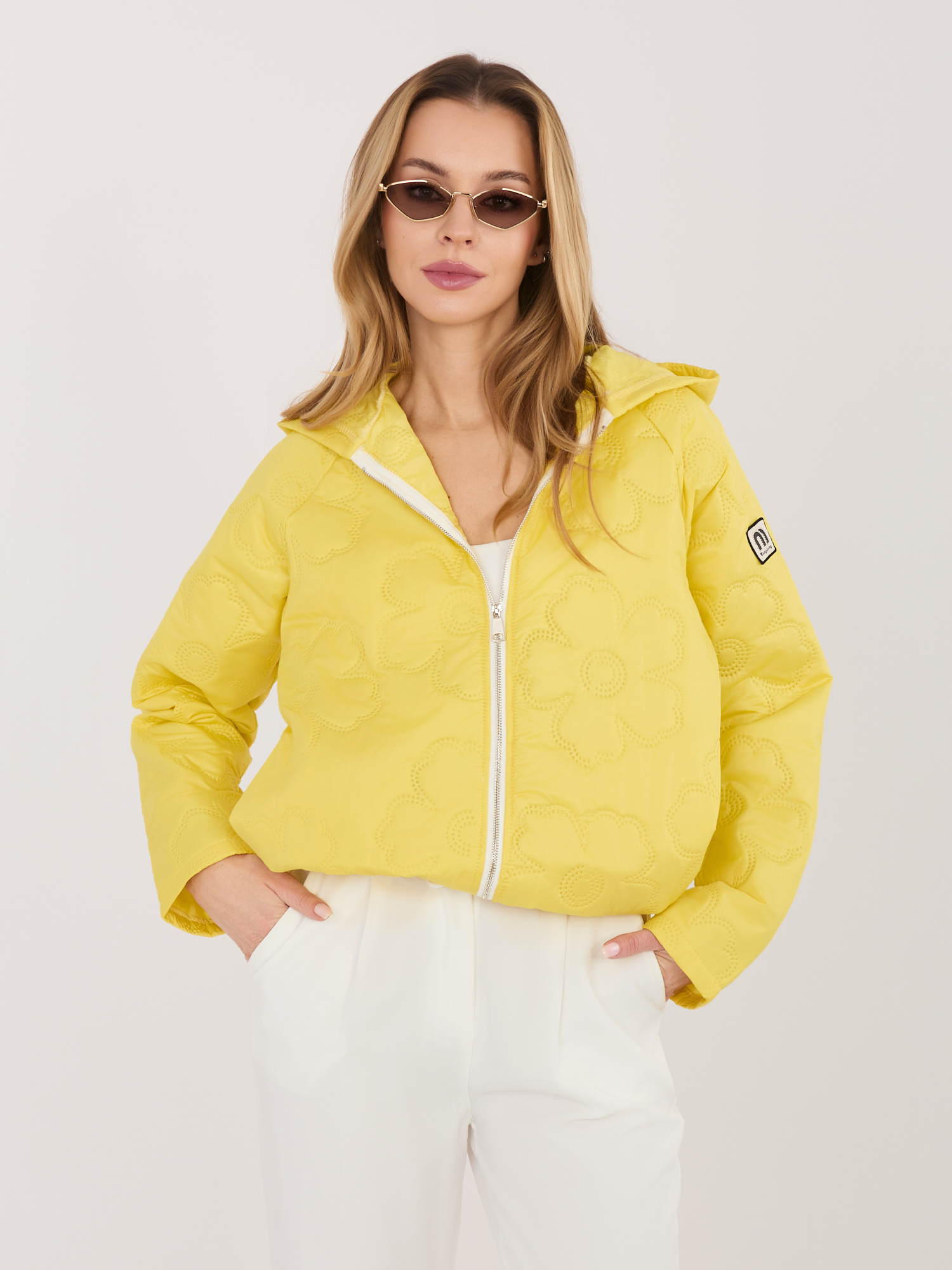 Жълто преходно яке с оребрена кант