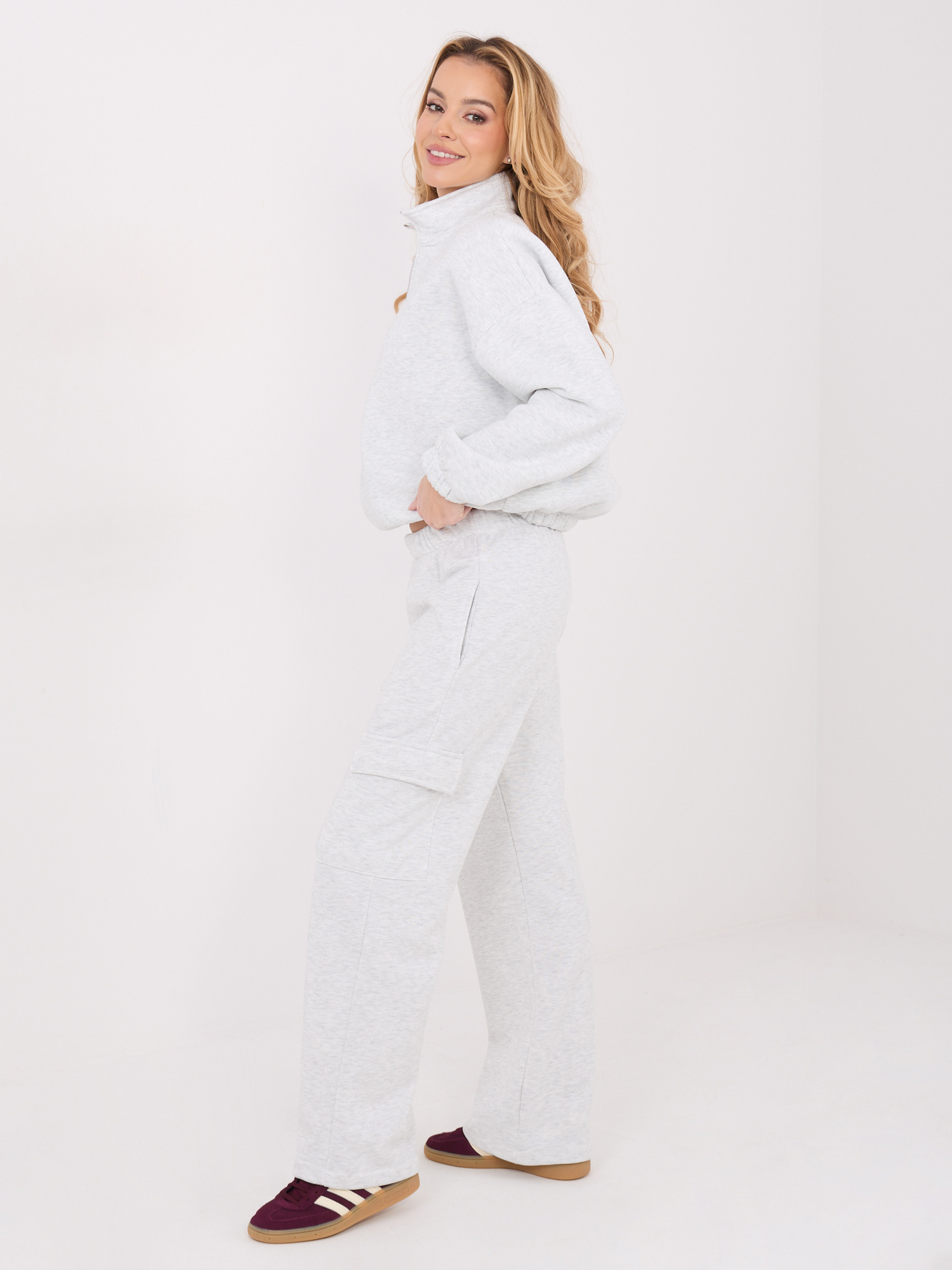 Sada světle šedých tepláků