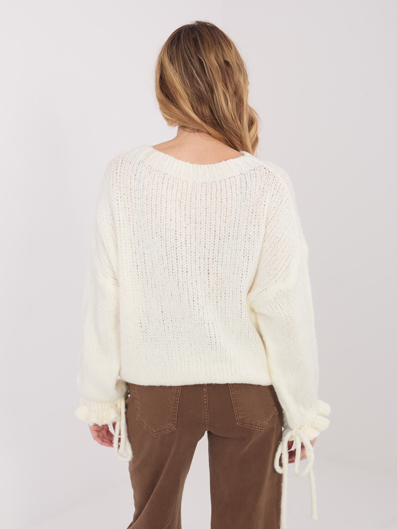 Dámský ecru svetr s vázáním