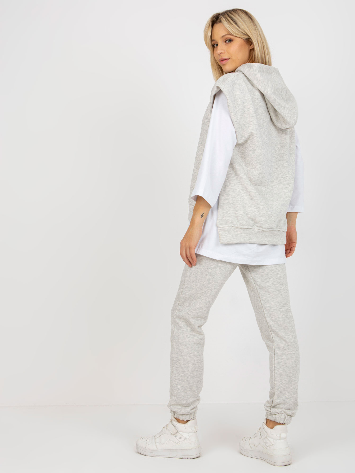 Set-EM-KMPL-764.64-light grey