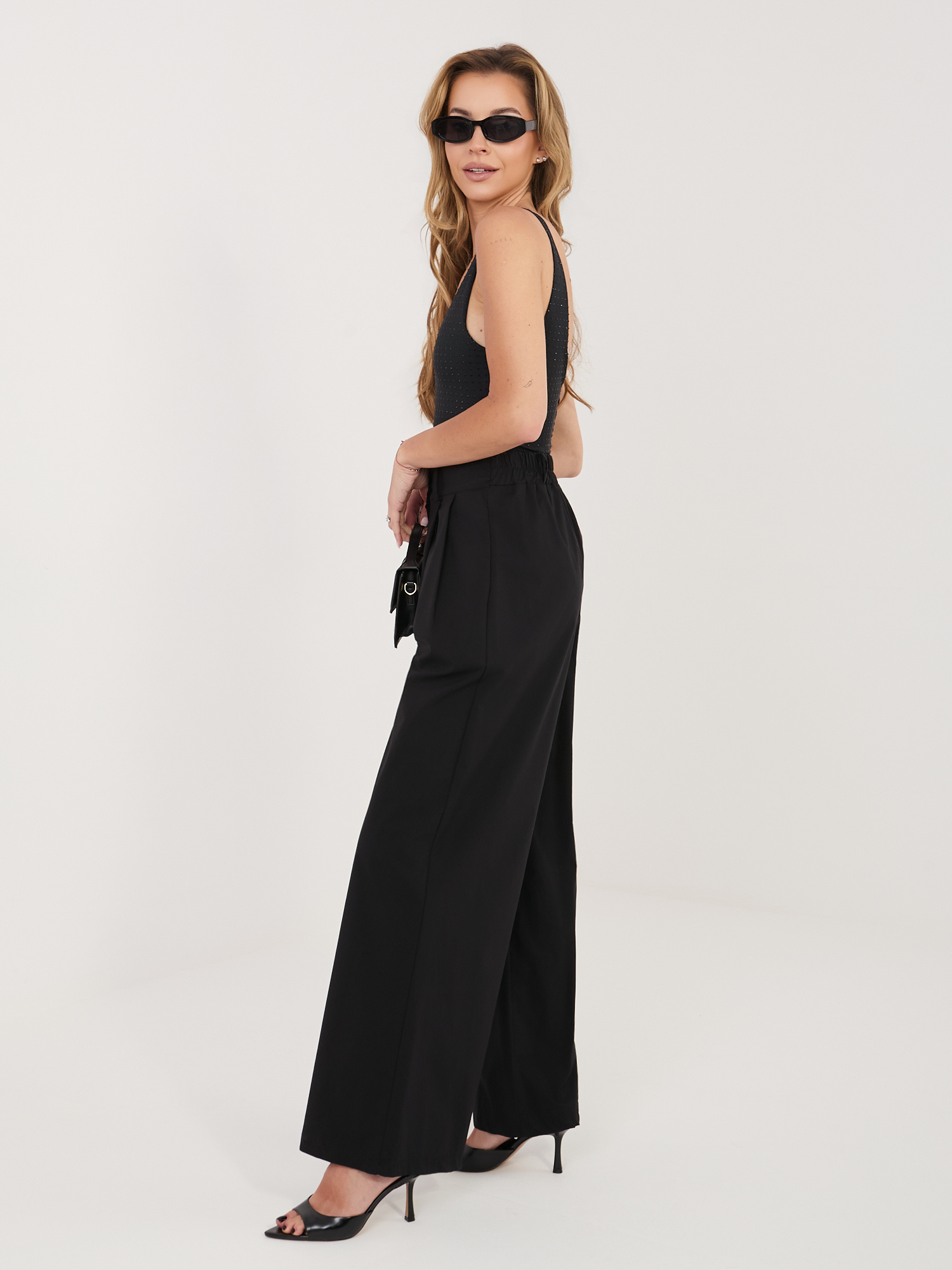 Черни панталони палацо с висока талия