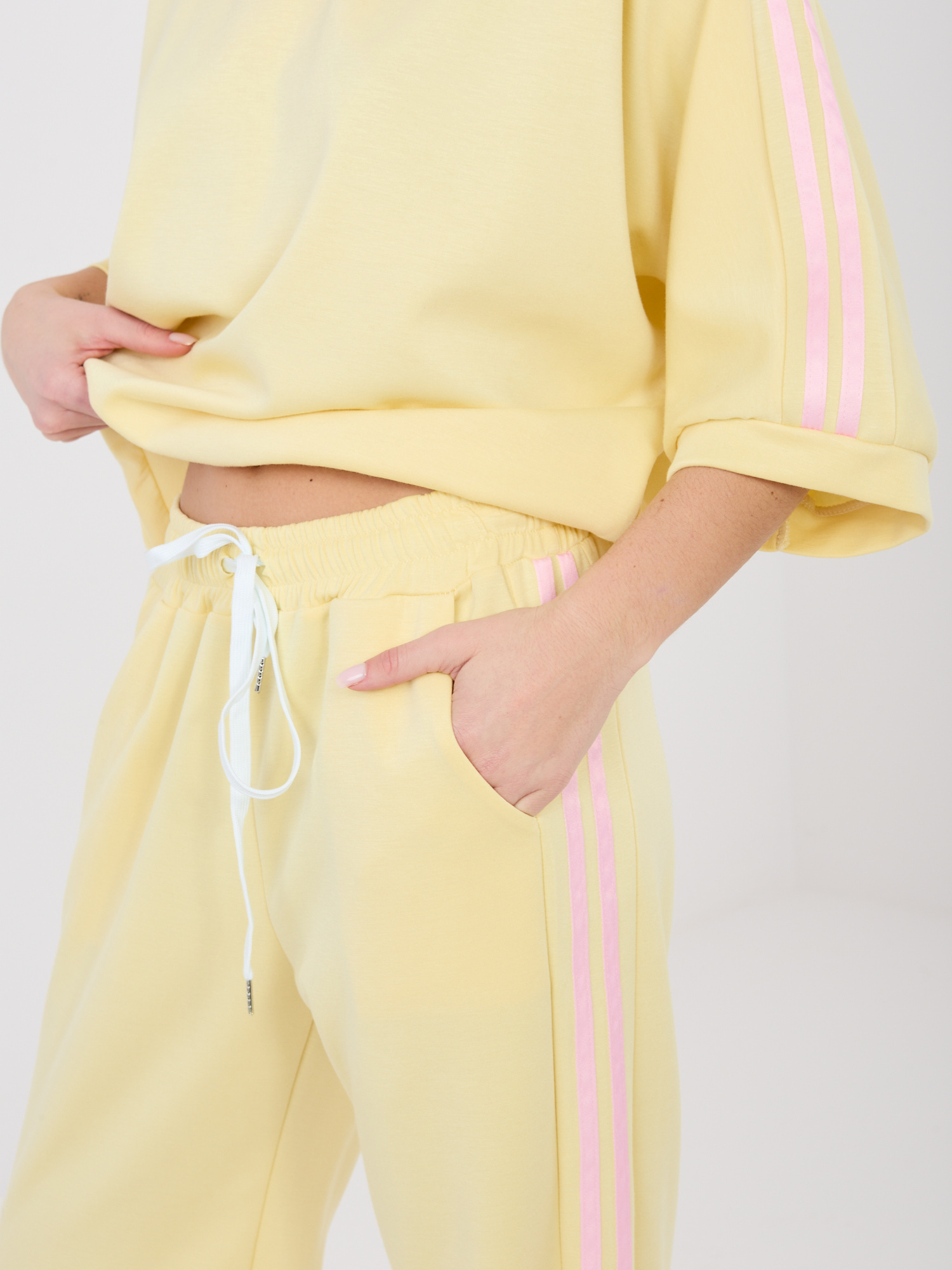 Комплект от светложълт трикотаж с 3/4 ръкави