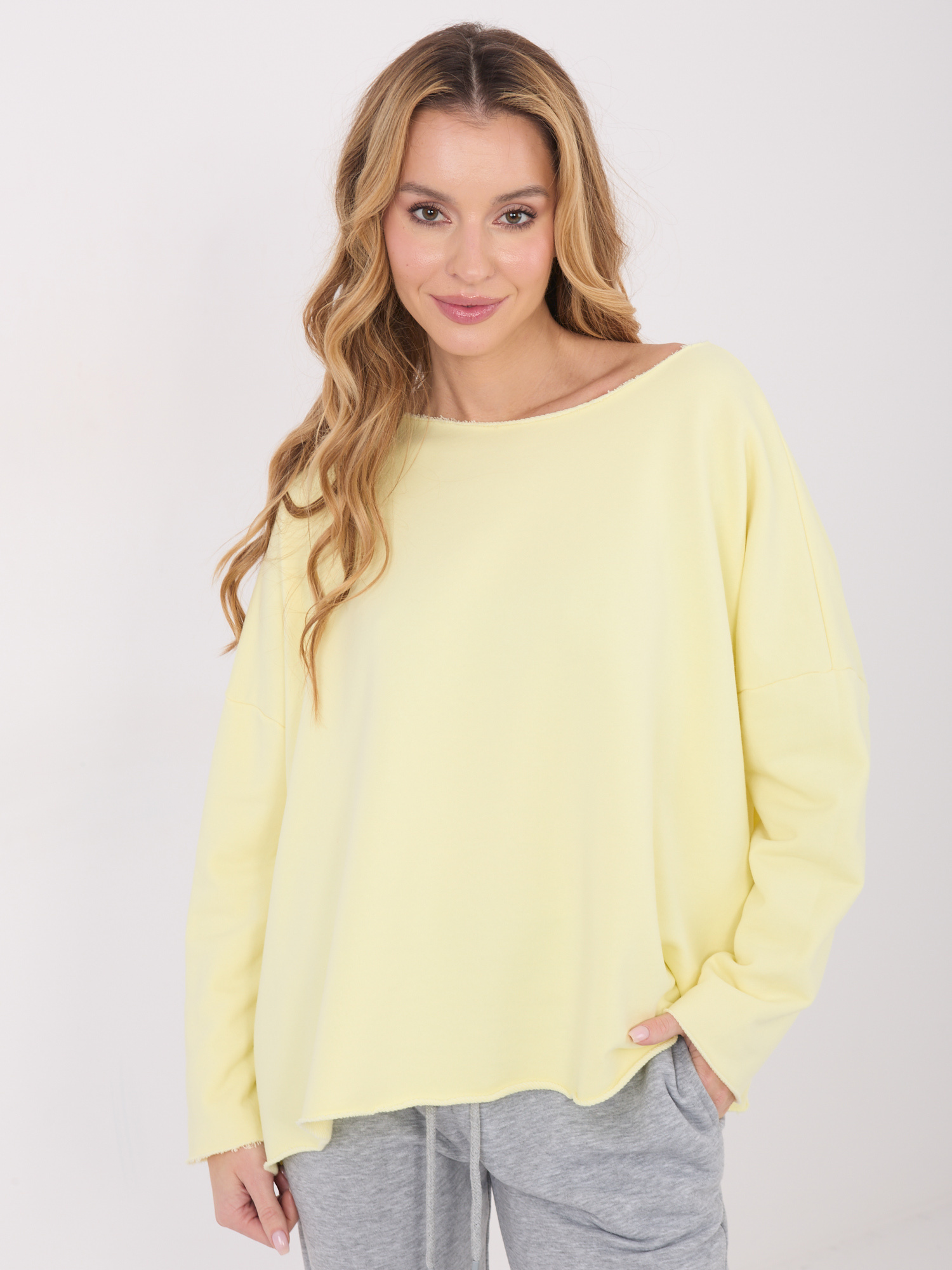 Světle žlutá halenka