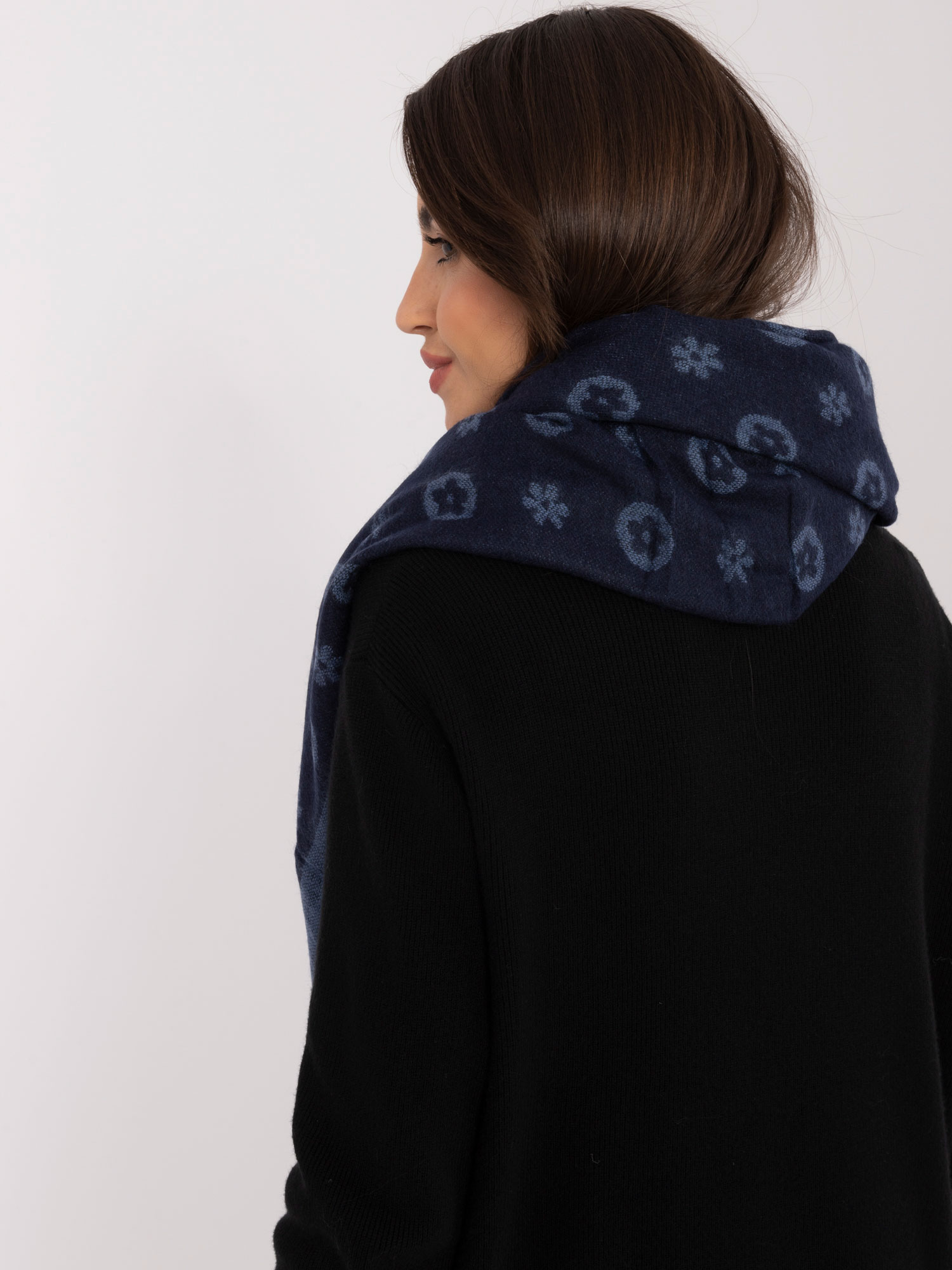 Dark blue women&#039;s wool scarf