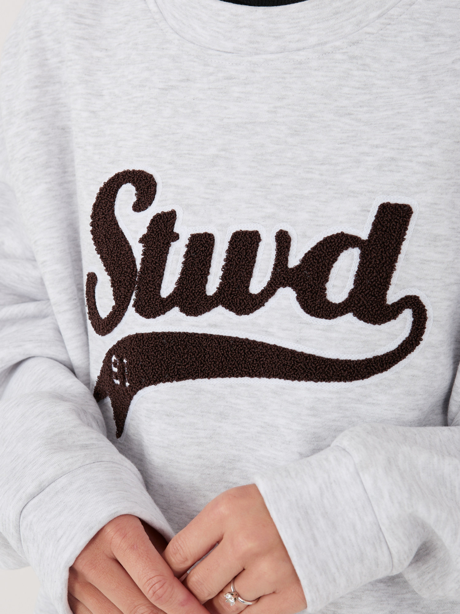 Светлосив пъстър суитшърт с надпис Rue Paris