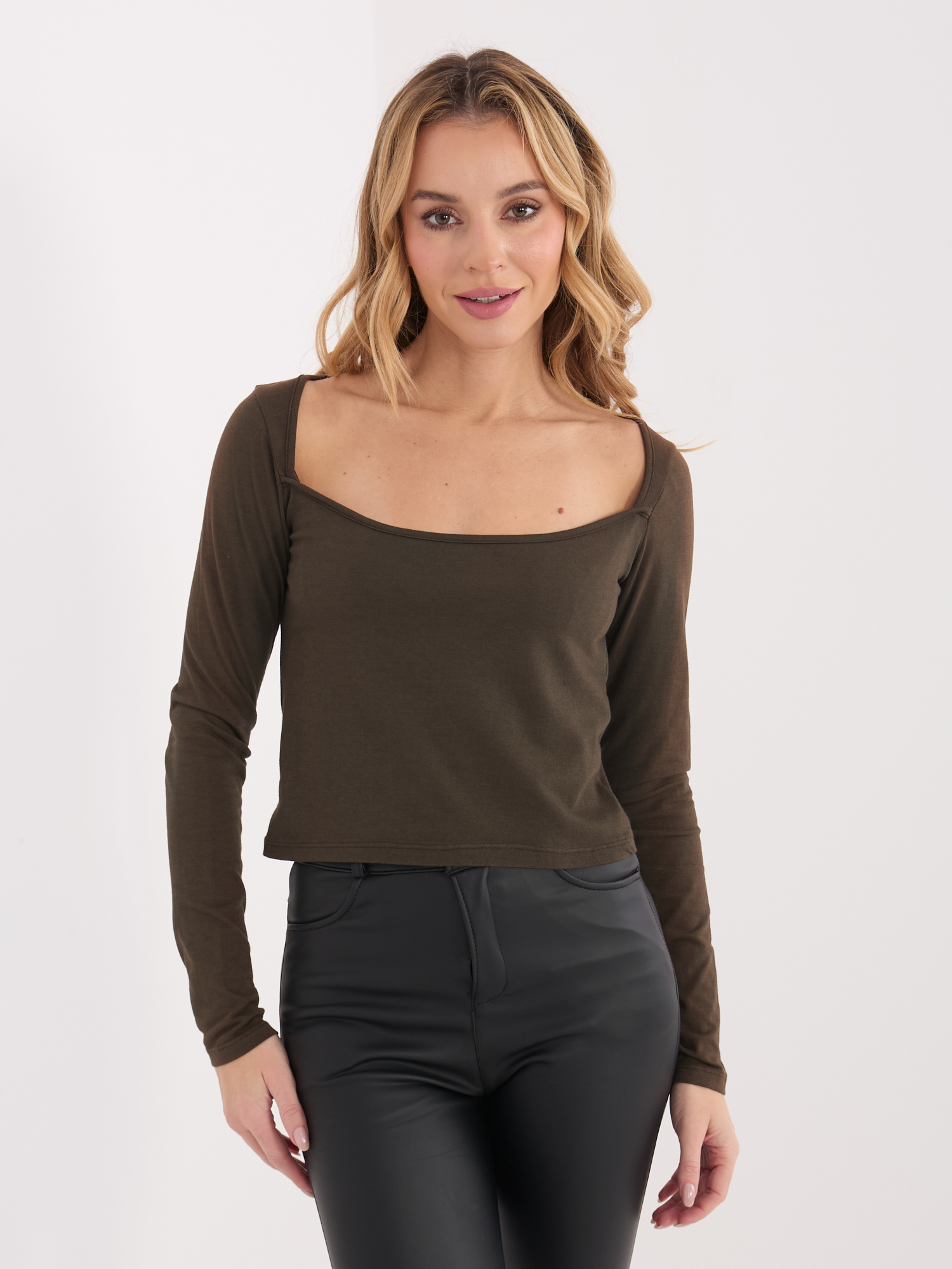 Tmavě hnědá halenka s dlouhým rukávem