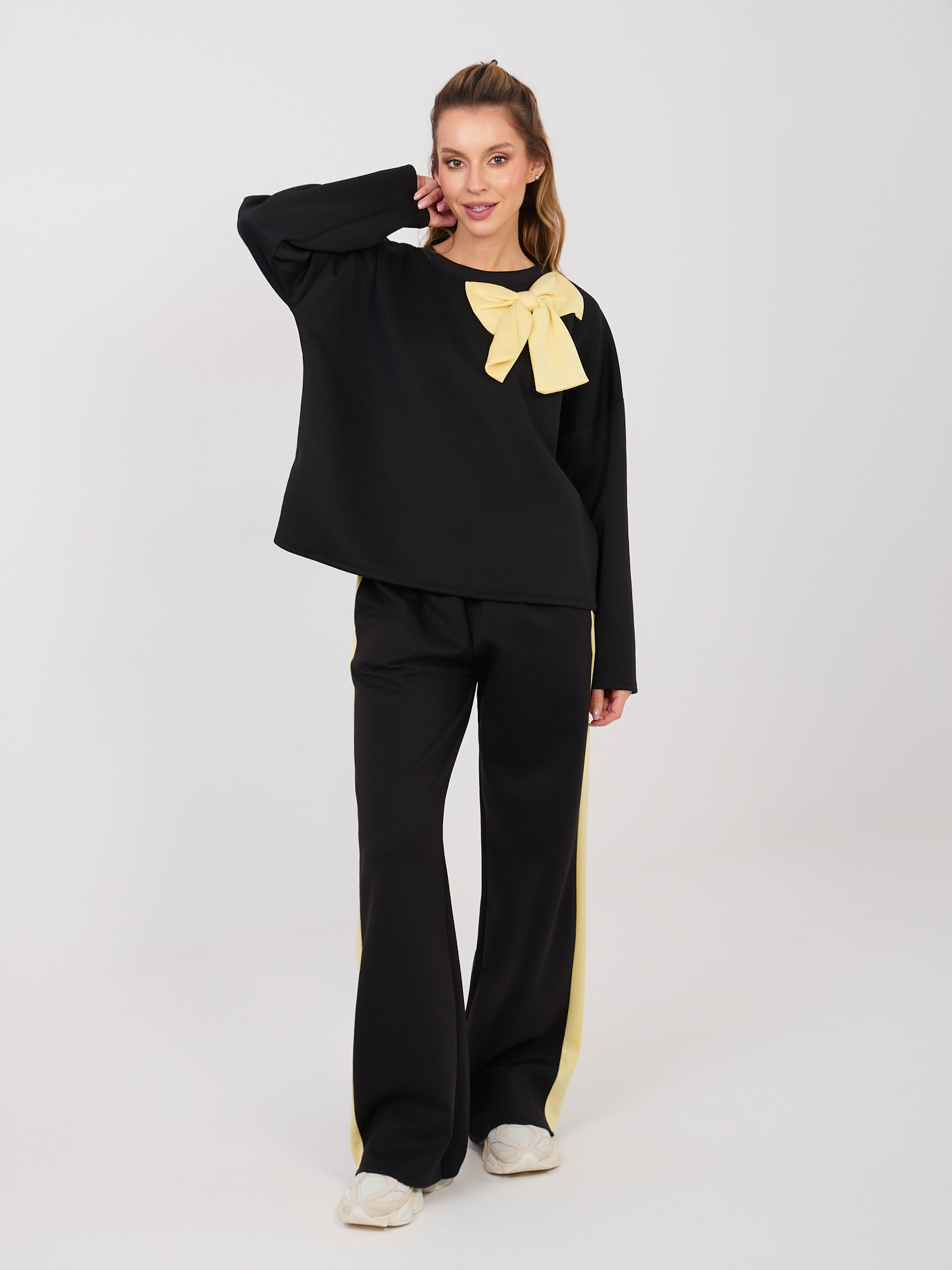 Черен дамски суичър с качулка