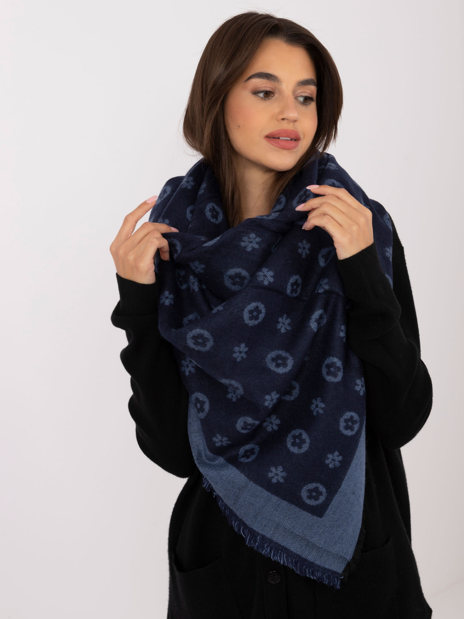 Dark blue women&#039;s wool scarf