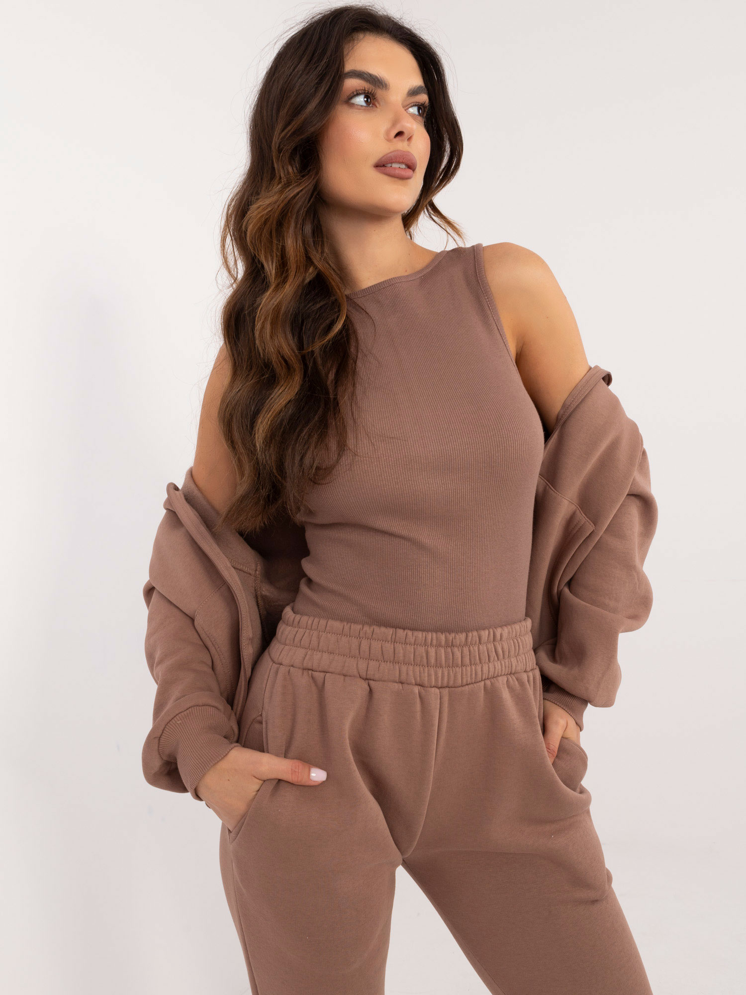 Set-EM-KMPL-862.28-brown