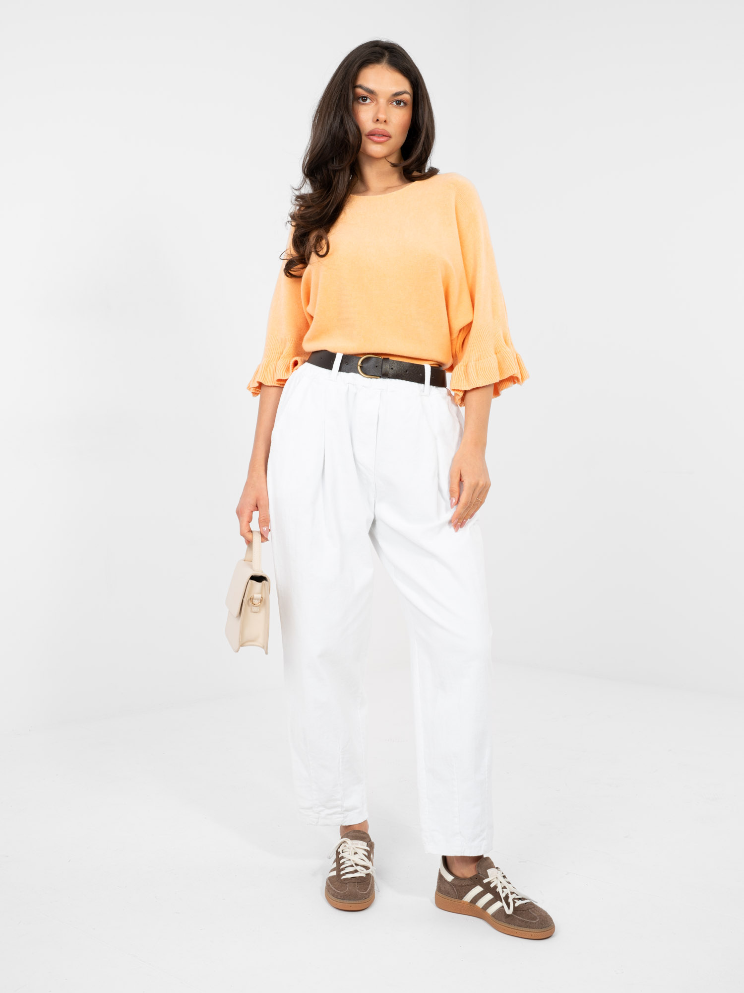 Бели кадифени панталони