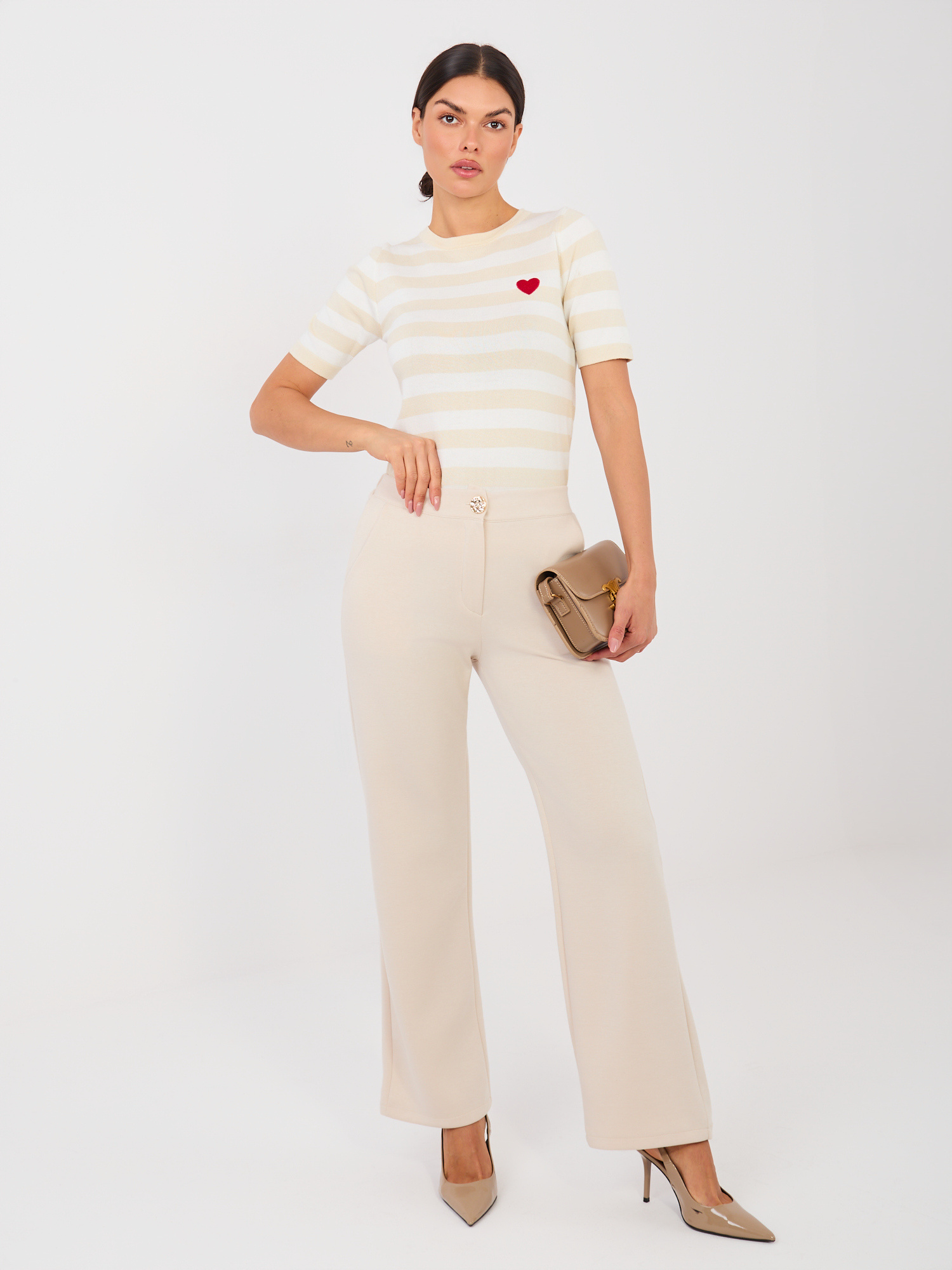 Светлобежови панталони от мек материал