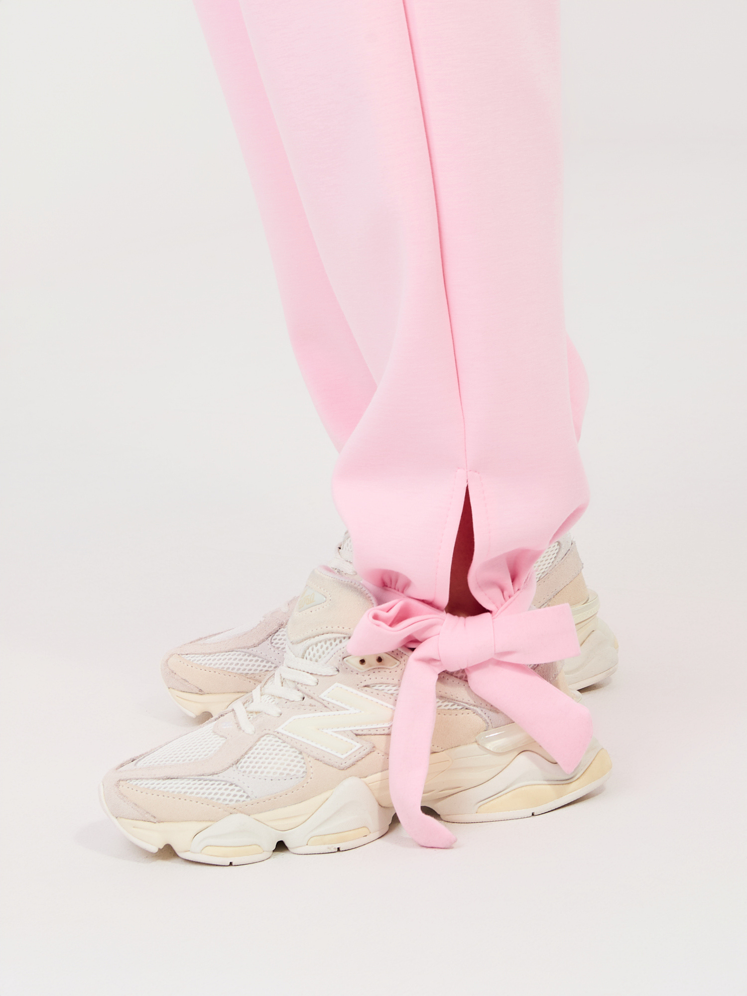 Světle růžové tepláky s mašlí