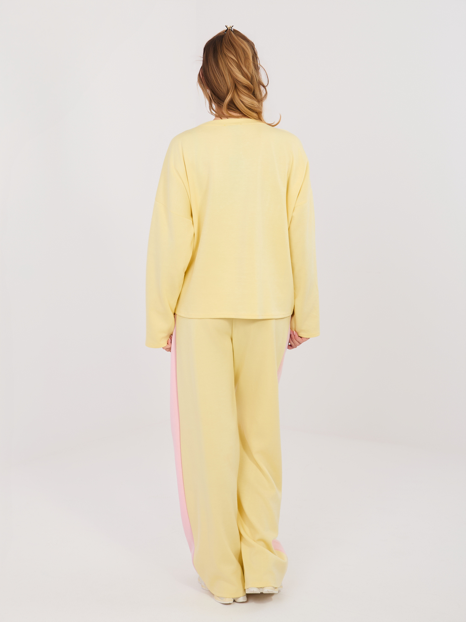 Světle žlutá tepláková souprava s mašlí