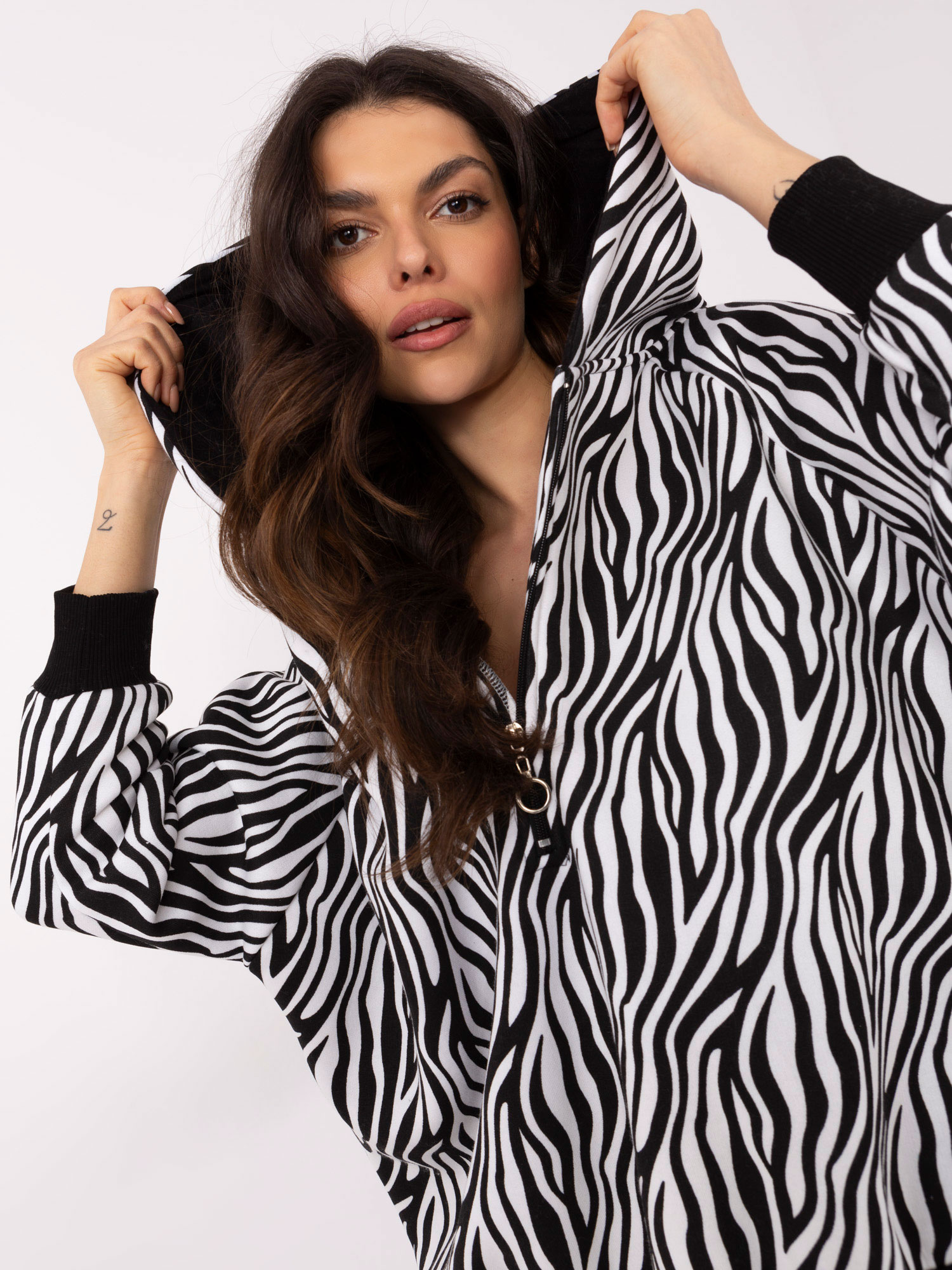 Sweatshirt-EM-BL-875.27-white-black
